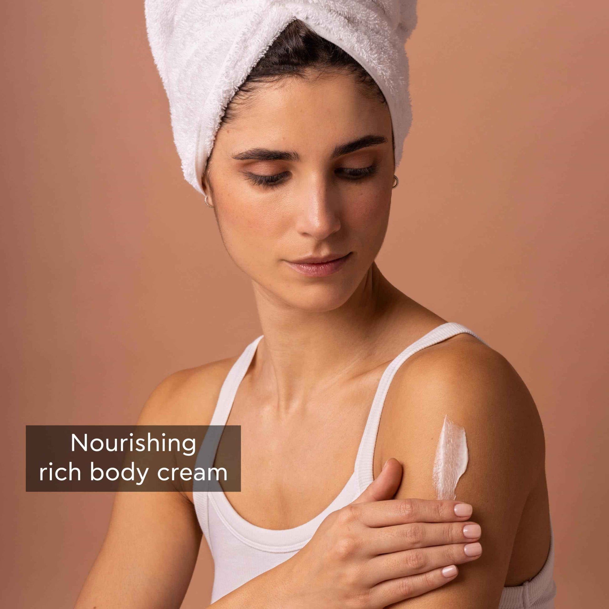 Apivita Royal Honey Rich Moisturizing Body Cream | Deeply Moisturizes, Nourishes & Replenishes with Honey & Beeswax, 150 mL / 5.07 oz