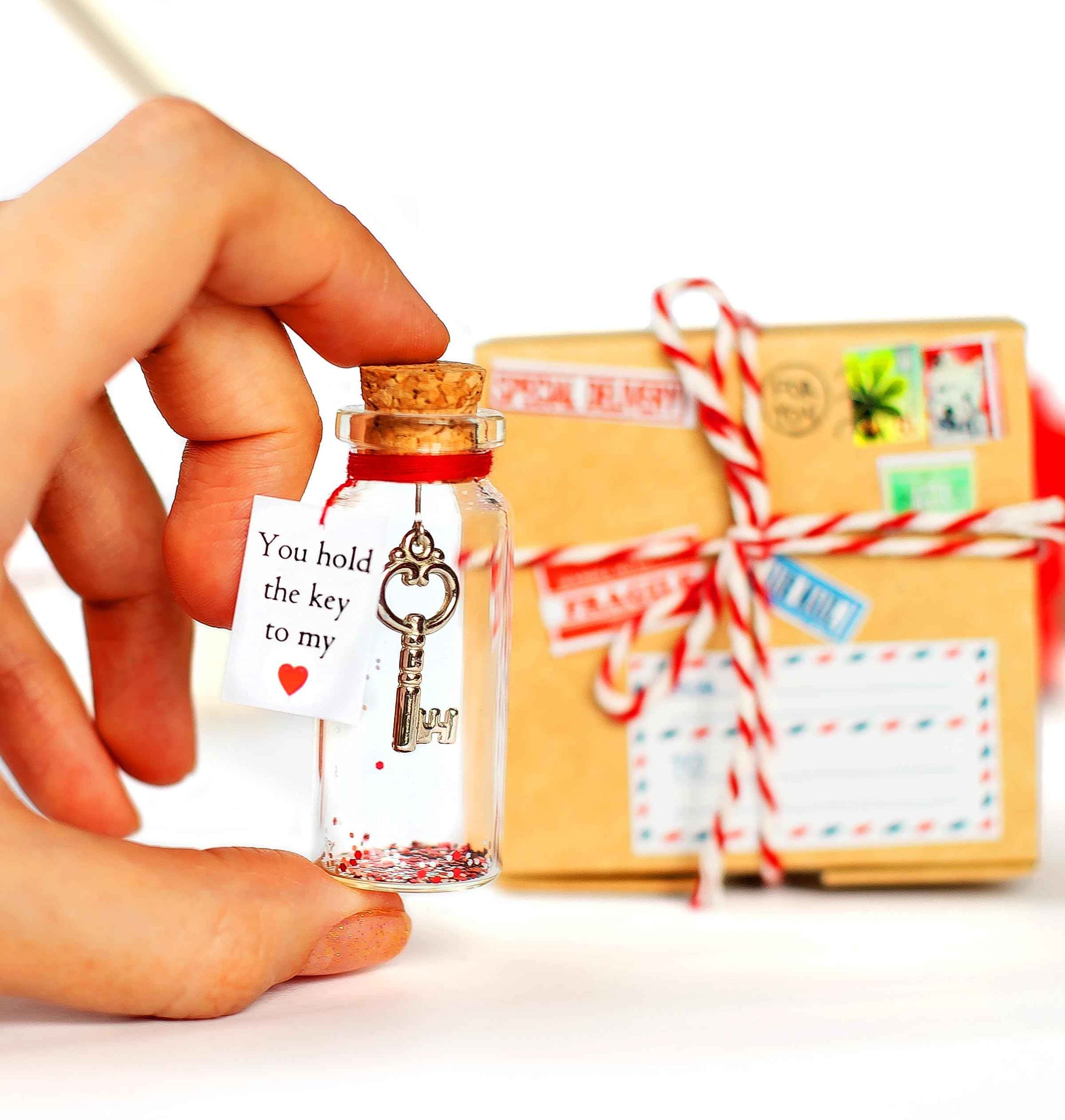 Anniversary Gifts for Him and Her - Romantic Present for Boyfriend or Girlfriend - Personalized I Love You Gift for Wife and Girlfriend (You Hold the Key to My Heart)