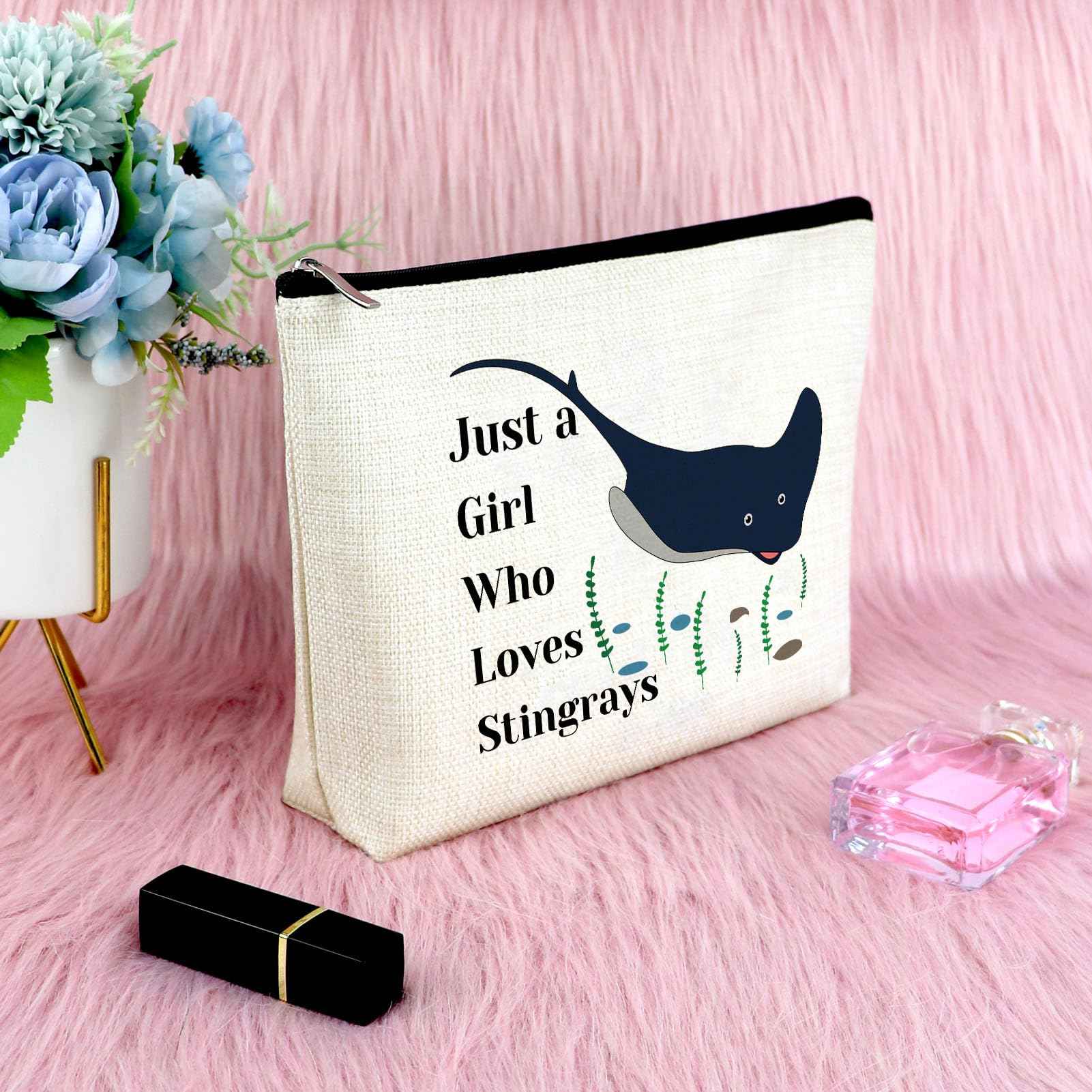Stingray Themed Makeup Bag for Women Ocean Animal Gifts for Stingray Lovers Cosmetic Bag Sea Animal Manta Ray Gifts Christmas Funny Birthday Presents for Her Travel Pouch