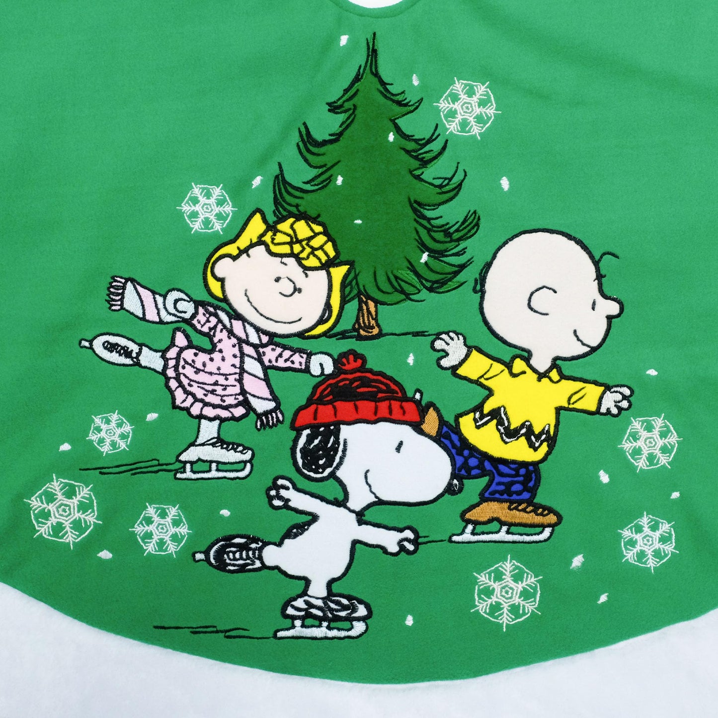 WondaPop Peanuts Gang 48" Christmas Tree Skirt, Holiday Home Decor and Indoor Tree Decoration