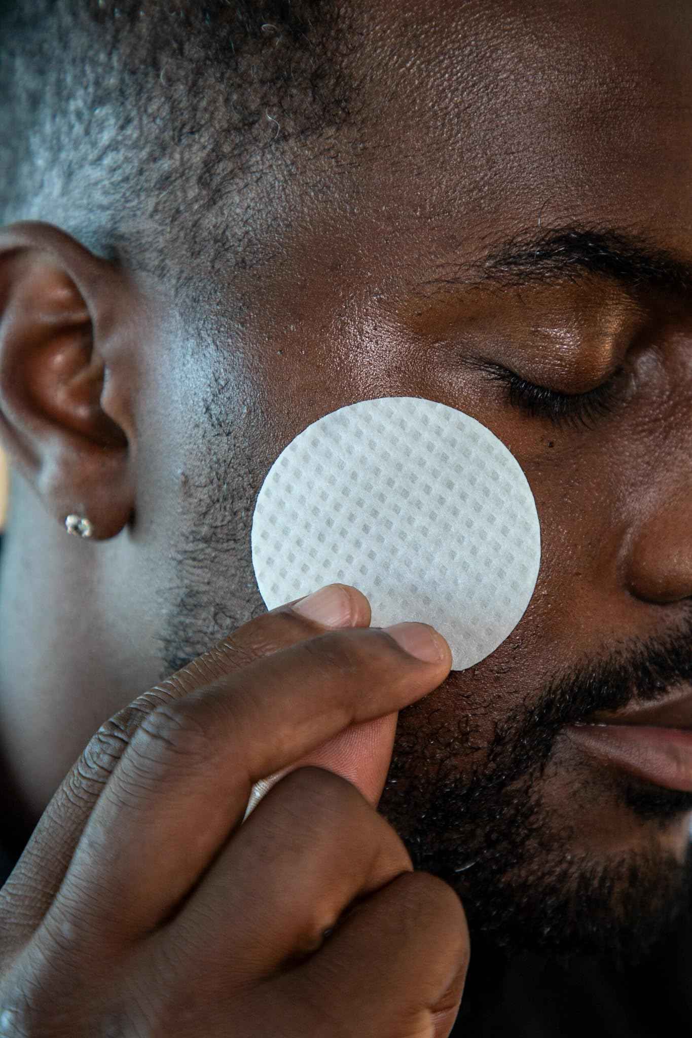 Renew Face Wipes, 50-Count (Pack of 1). Exfoliating, anti-aging, and pre-shave face wipes.