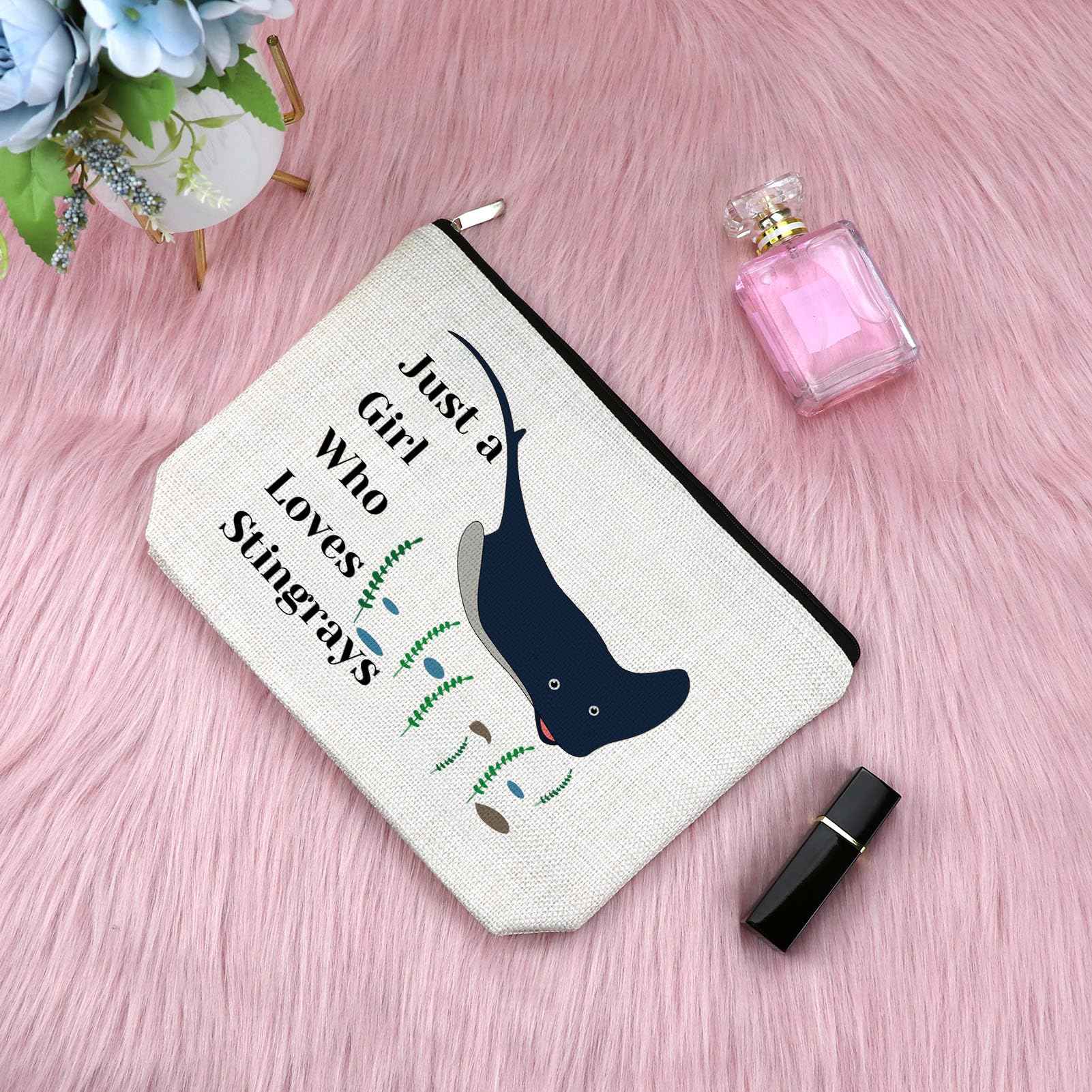 Stingray Themed Makeup Bag for Women Ocean Animal Gifts for Stingray Lovers Cosmetic Bag Sea Animal Manta Ray Gifts Christmas Funny Birthday Presents for Her Travel Pouch