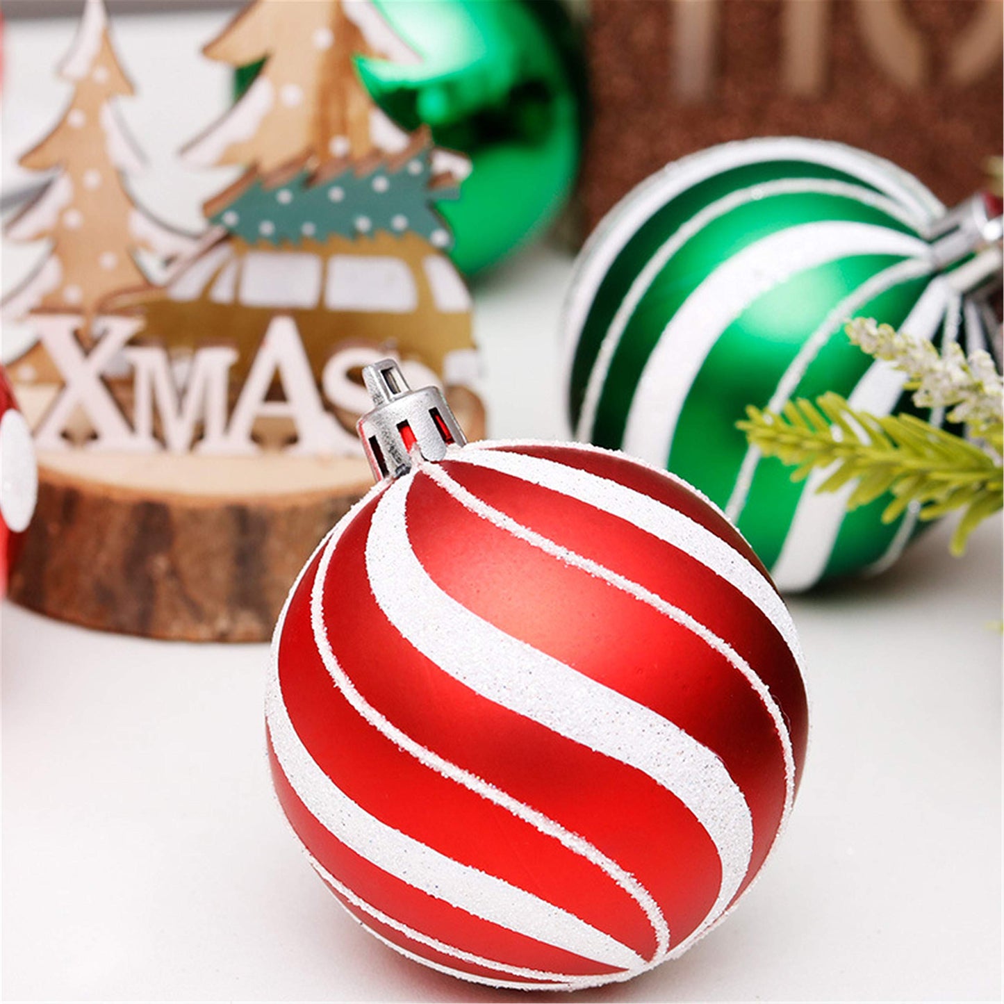 30PCS Christmas Balls Ornaments, Shatterproof Holiday Bulbs Festive Wedding Hanging Ornaments Christmas Tree Decoration (Red&Green)