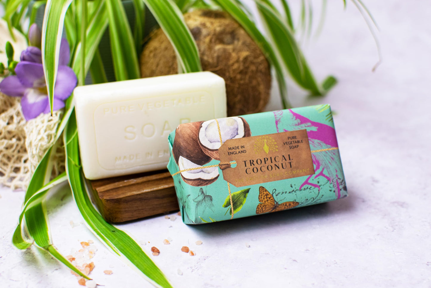 The English Soap Company Anniversary Wrapped Soap Bar, Luxury Coconut Shea Butter Soap Bar, Moisturising Soap Bar for Face and Body, Tropical Coconut Scent 190g