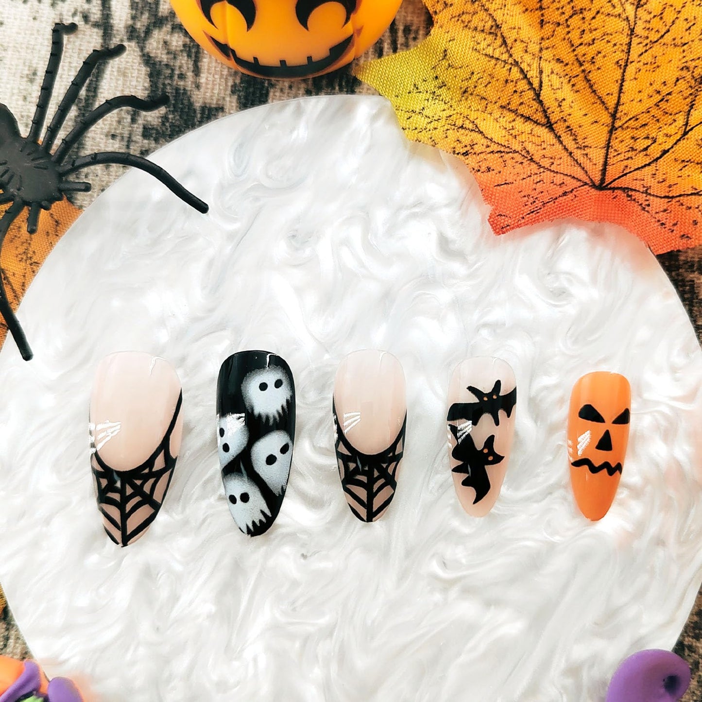 Halloween Short Press on Nails Almond Spider Web French Fake Nails Press ons Acrylic Glue on Nails Full Cover False Nails with Ghost Bat Design Stick on Nails for Women 24 Pcs