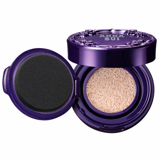 ANNA SUI - Illuminating Cushion Compact 01 - Case and Sponge Included - Universal Shade - Moisturizes and Refines Skin - Creates a Glossy Skin - 0.28 oz.