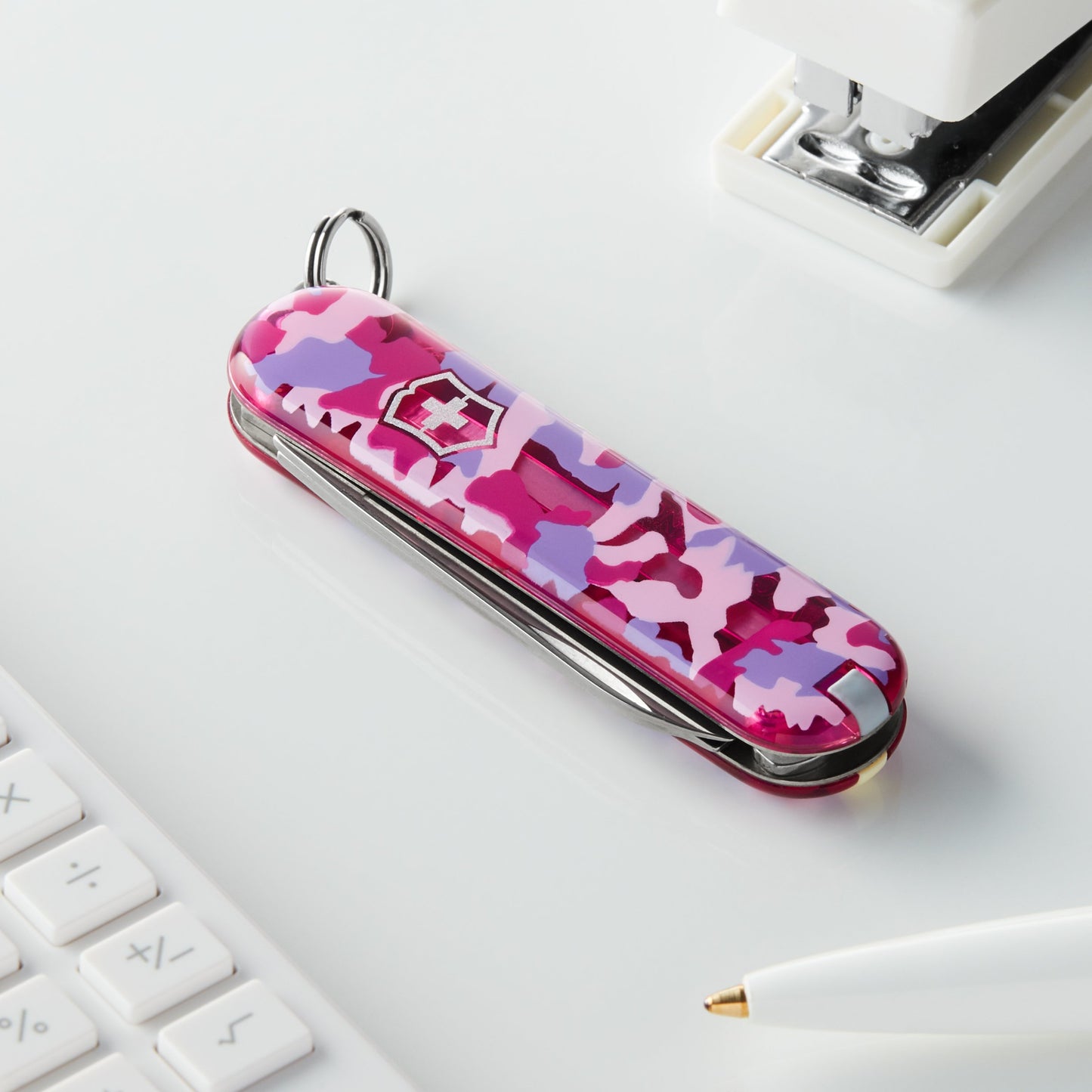 Victorinox Classic SD Swiss Army Knife, Compact, 7 Functions, Swiss Made Pocket Knife with Small Blade, Screwdriver and Key Ring - Pink Camouflage