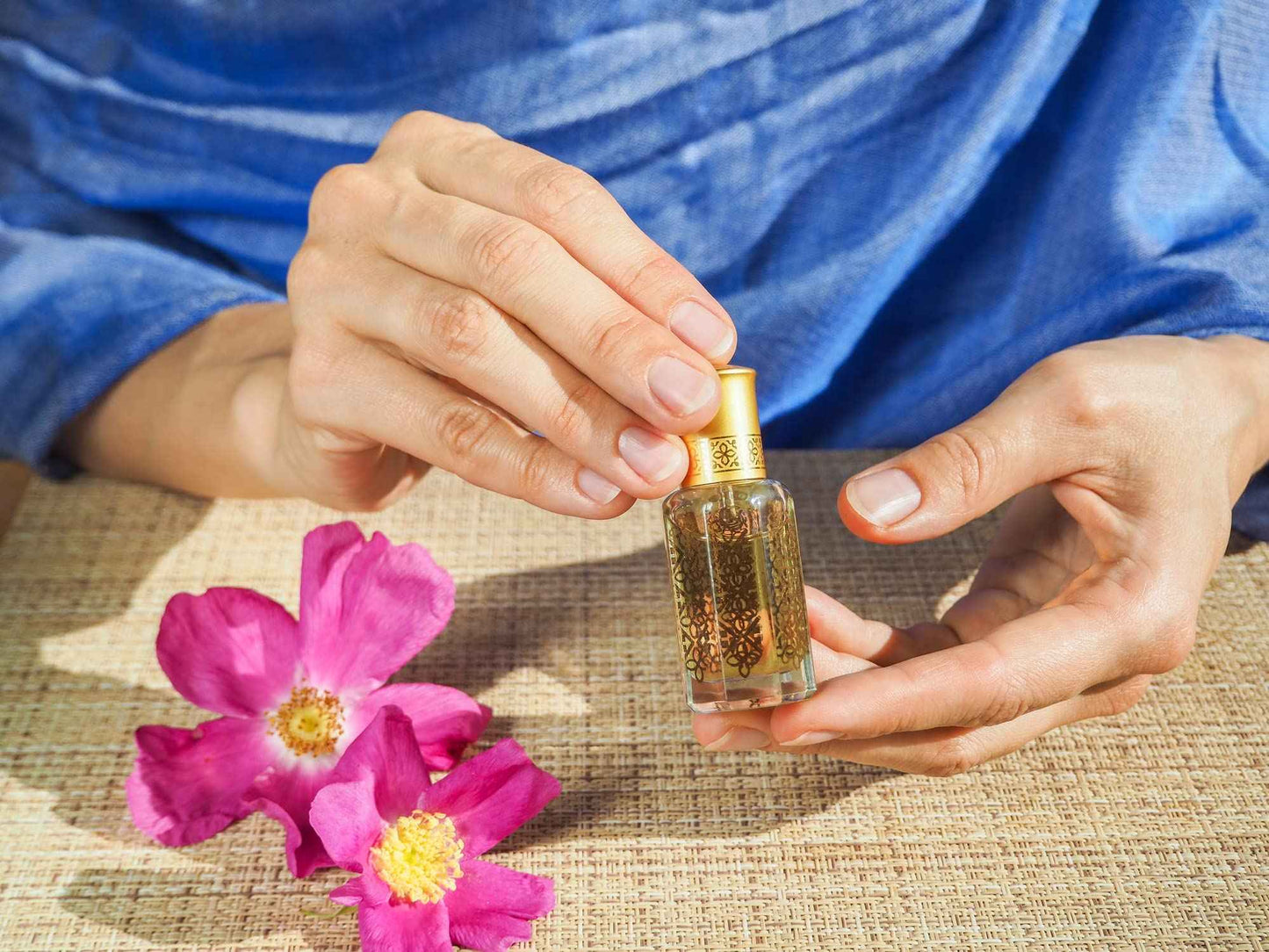 The Bosphorus 12 mL Perfume Oil for Women and Men in Traditional Attar Style Cologne. Great Gift Party Favor and Body Oil – Alcohol Free, Long Lasting Oil, Compliment Magnet