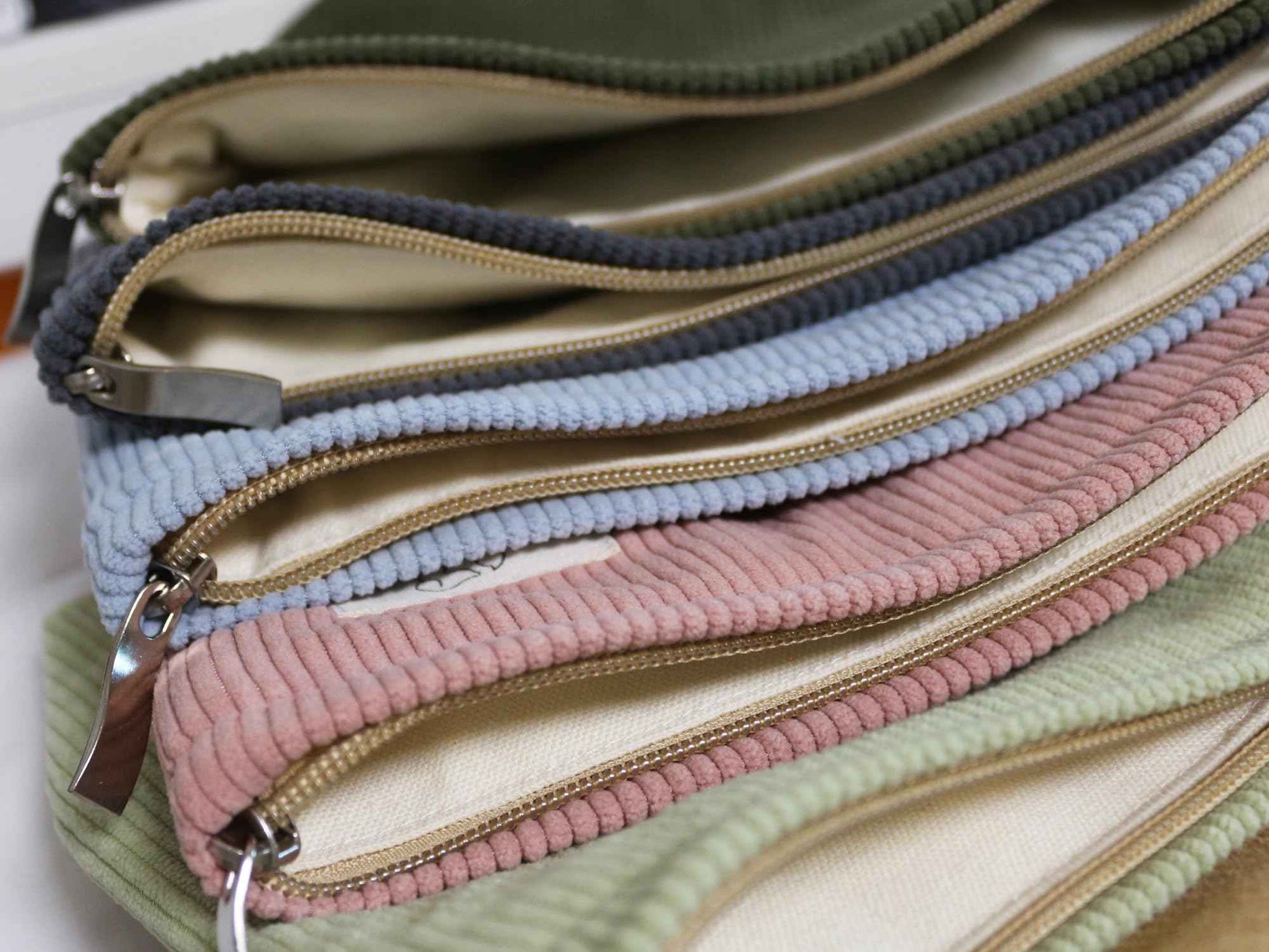 HAPPYHEIDI Navy Green Corduroy Makeup Bag Cosmetic Toiletry Travel Pouch, Make Up Accessory Purse Organizer, Canvas Lined