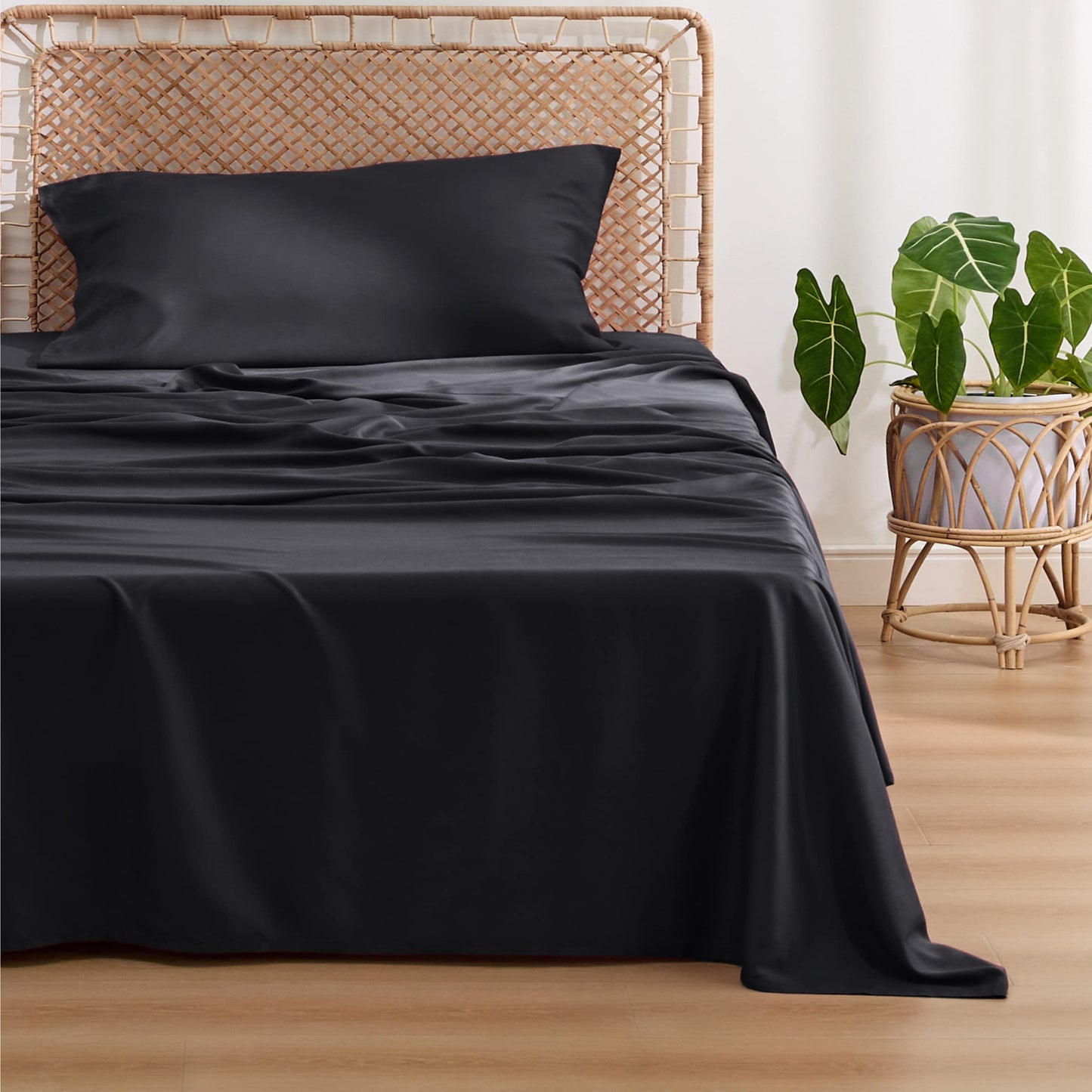 Bedsure Twin Sheets Set, Cooling Sheets Twin Size Bed Set, Rayon Derived from Bamboo, Twin Size Sheets, Breathable & Soft Bed Sheets, Hotel Luxury Silky Bedding Sheets & Pillowcases, Black