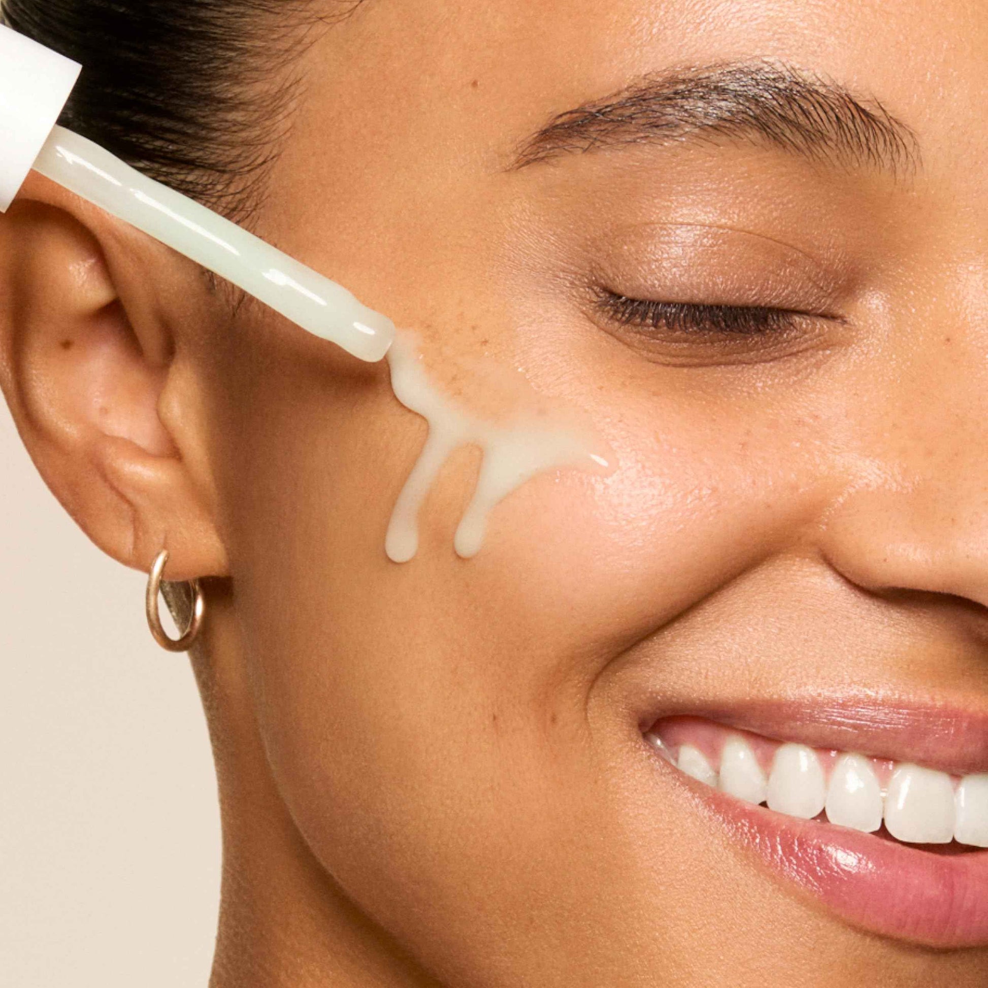 Honest Beauty Daily Green Juice Antioxidant Super Serum | Improves Skin Tone + Texture | Gentle for Sensitive Skin, Fragrance Free, Vegan | 1 fl oz