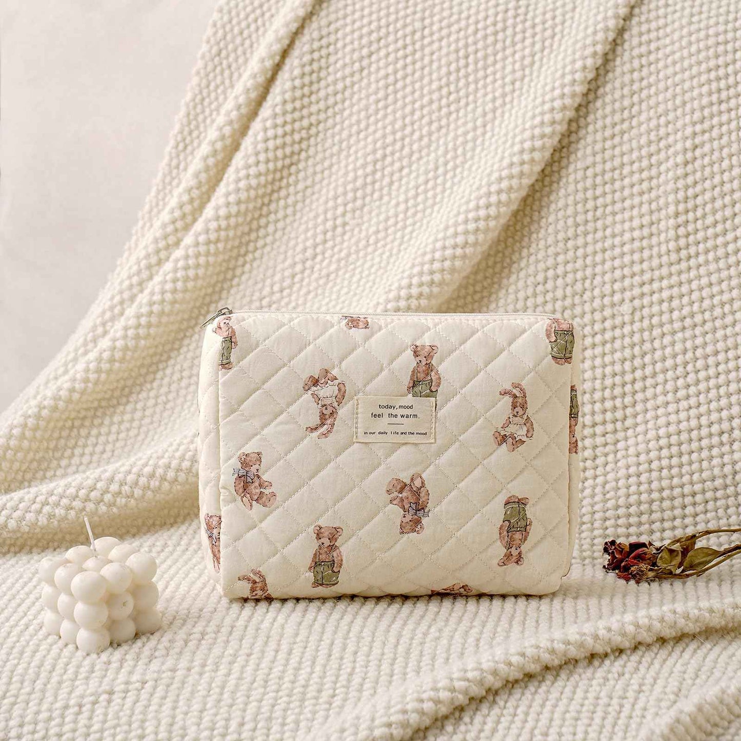 uekeboag Quilted Cotton Makeup Bag,Coquette Quilted Toiletry Bag for Women and Girls,Floral Coquette Pouch,Cute Kawaii Travel Cosmetic Bags(White Bear)