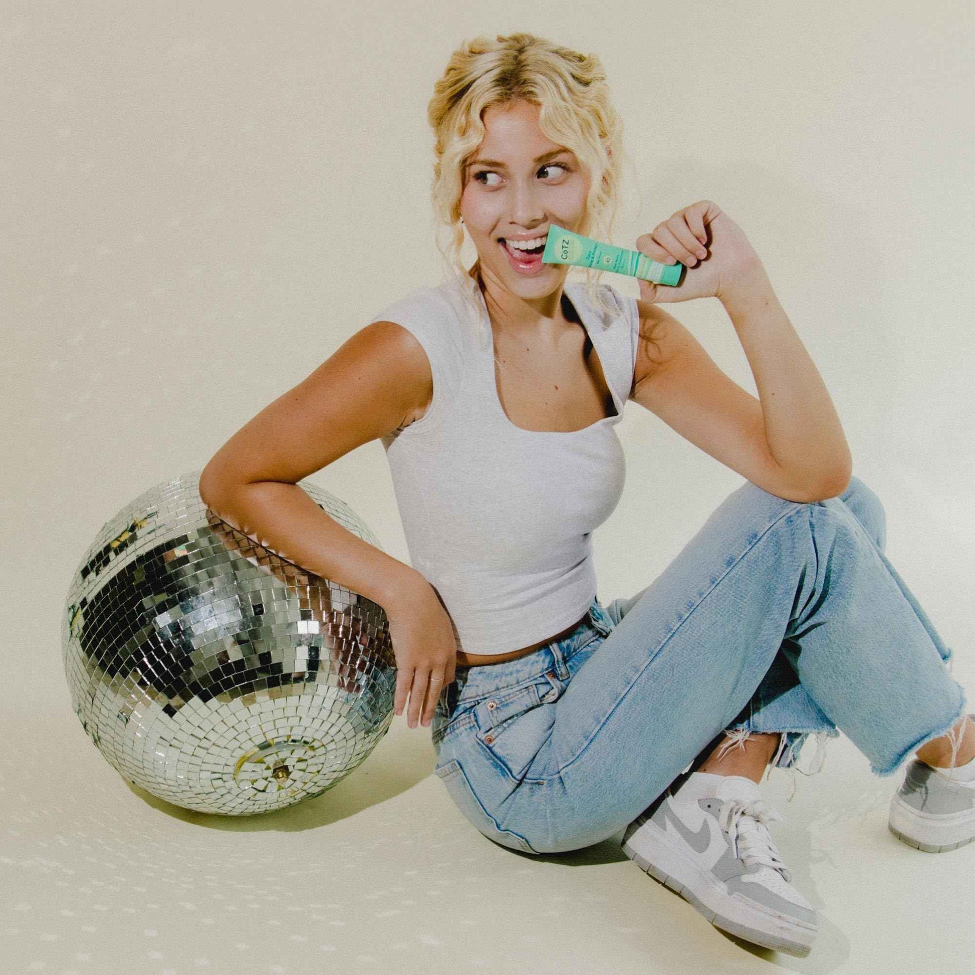 COTZ Face Prime & Protect Non-Tinted Mineral Sunscreen and Facial Primer Broad Spectrum SPF 40; PA++++ 1.5 oz / 42.5 g.