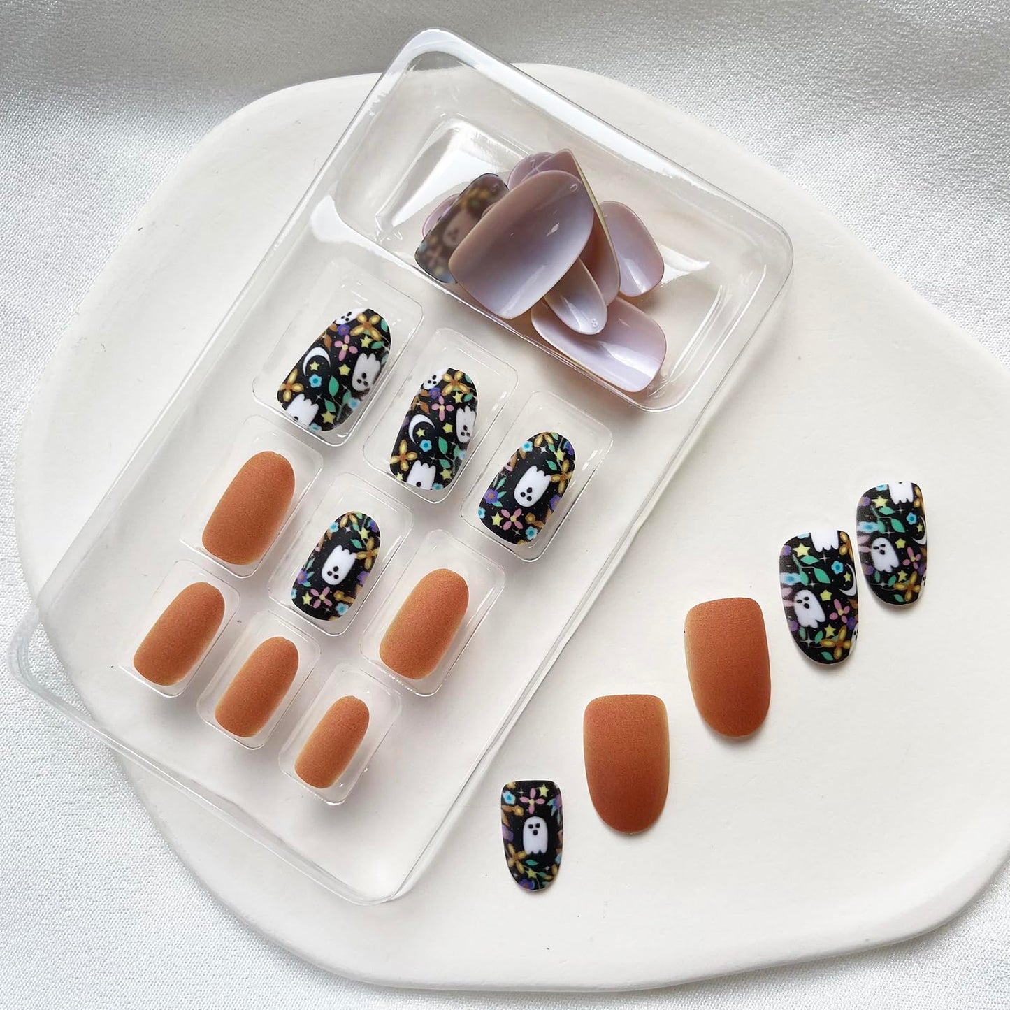 Short Press on Nails Halloween Fake Nails Short Almond False Nails with Ghost Flower Moon Designs Orange Acrylic Nails Full Cover Artificial Nails Matte Glue On Nails for Women Halloween Manicure