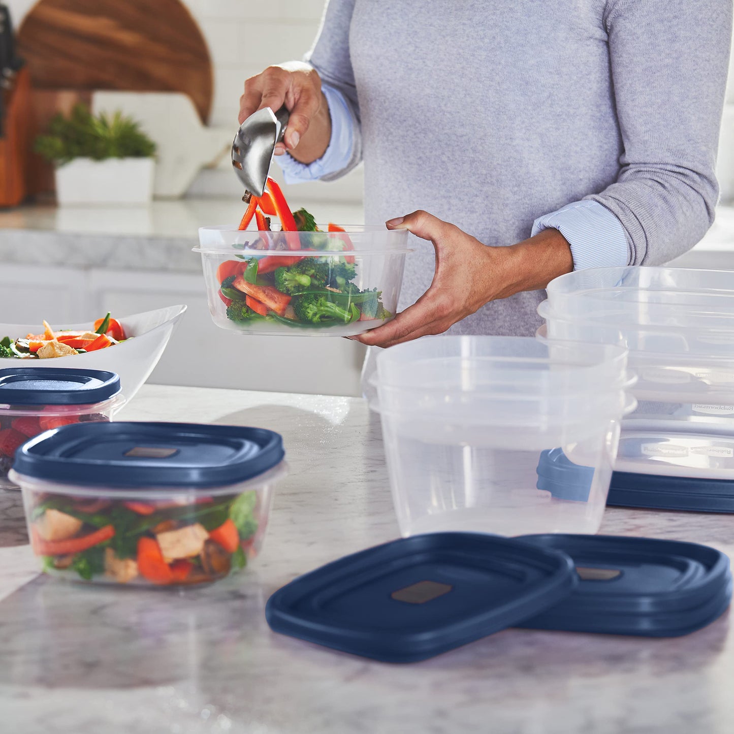 Rubbermaid EasyFindLids Food Storage Containers