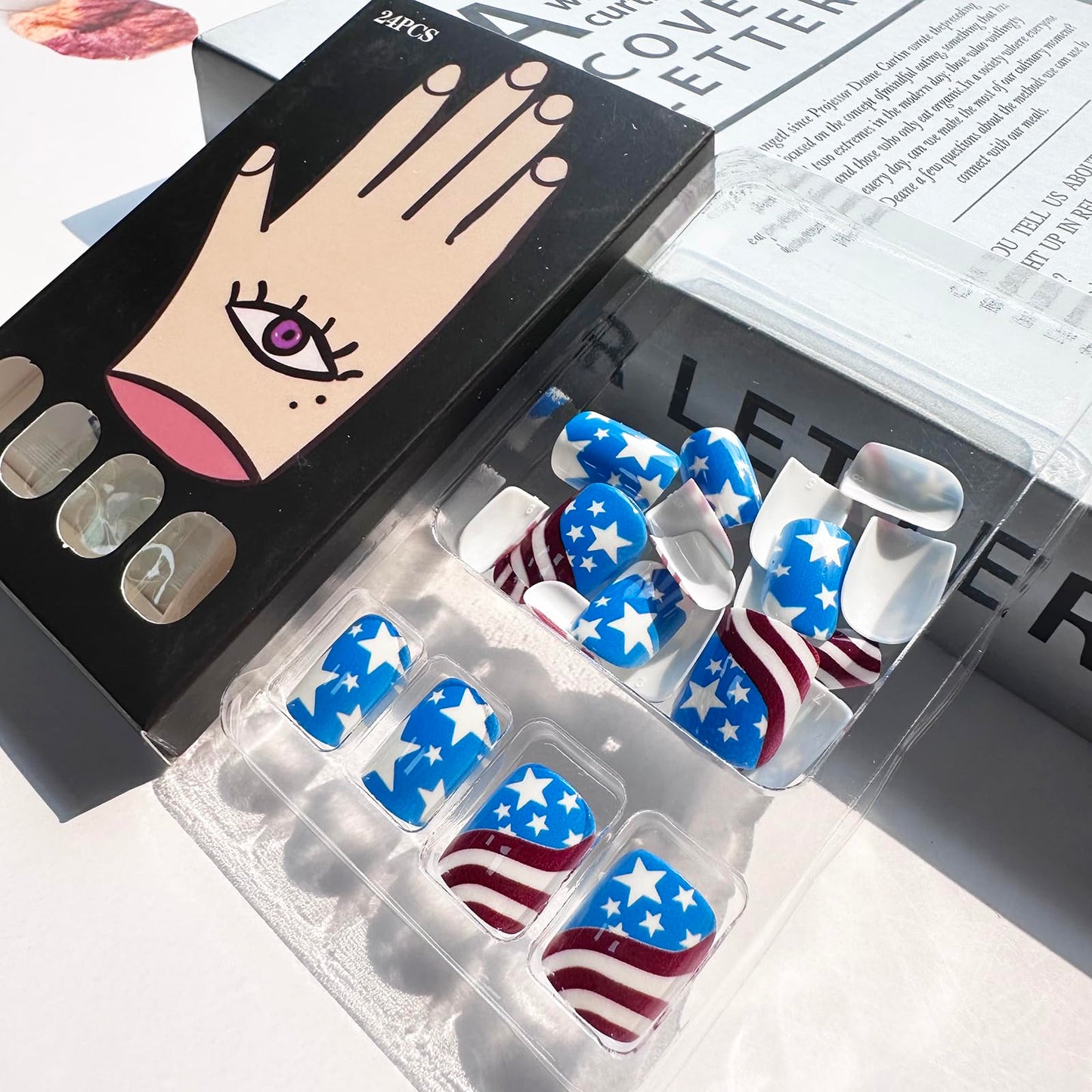 24Pcs Independence Day Press on Nails Short Square Blue Red Fake Nails Star Full Cover Gel Glue on Nails Glitter False Nails 4th of July Nails for Women Acrylic Nails Stick on Nails Decorations