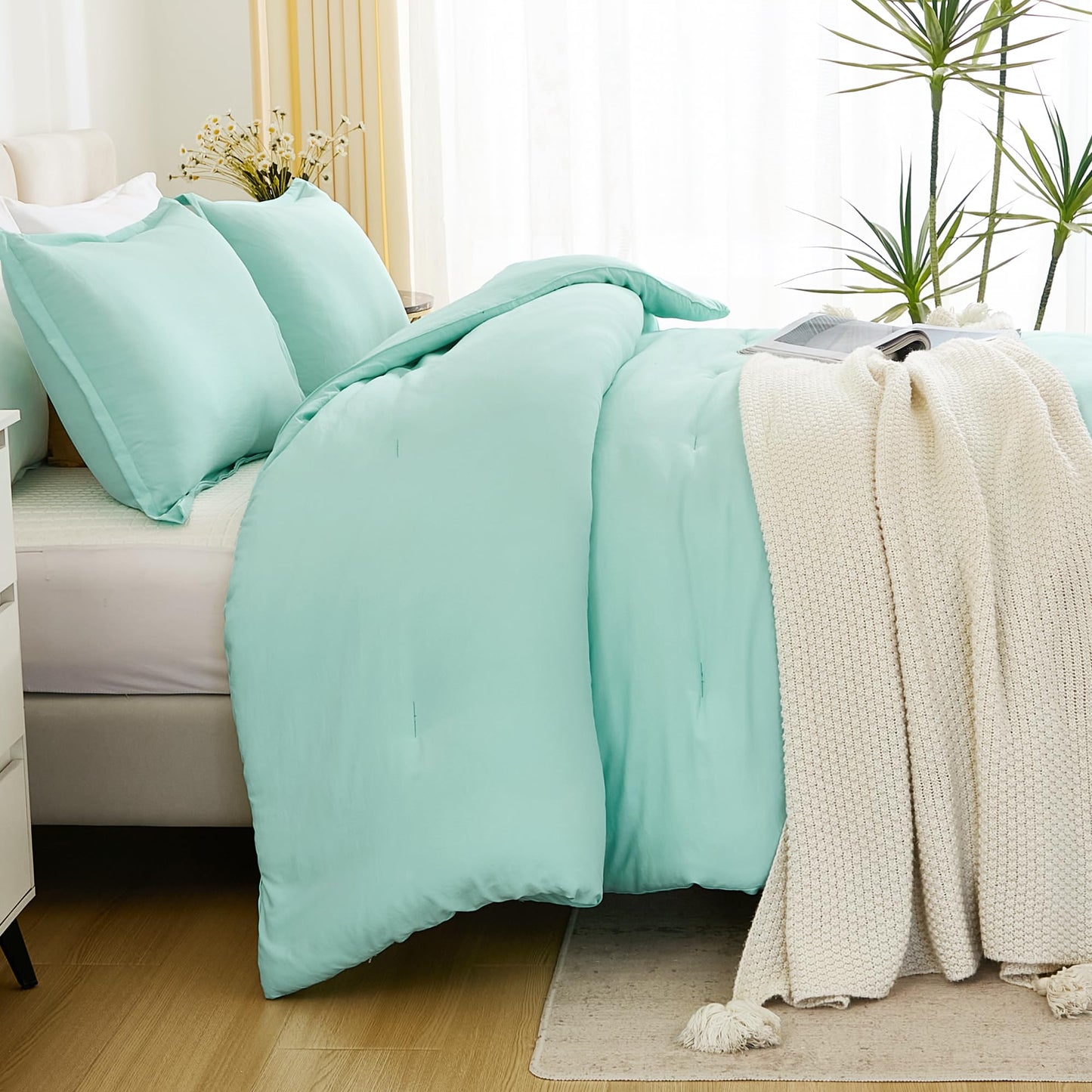 Litanika Comforters Mint Green Twin/Twin XL Size, 2 Pieces Lightweight Solid Bedding Comforter Set, All Season Fluffy Bed Set (66x90In Comforter & 1 Pillowcase)