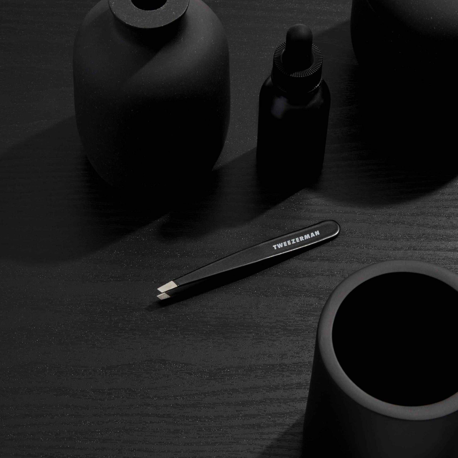 Tweezerman G.E.A.R. Slant Tweezer (Midnight)