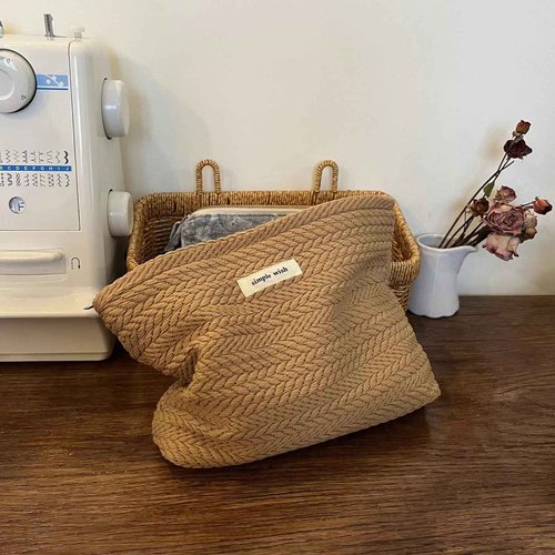 Lestikave Coquette Straw Makeup Bag, Cute Boho Crochet Travel Cosmetic Bag with Zipper,Portable Versatile Toiletry Bag Skincare Bag for Women Girls(02Brown)