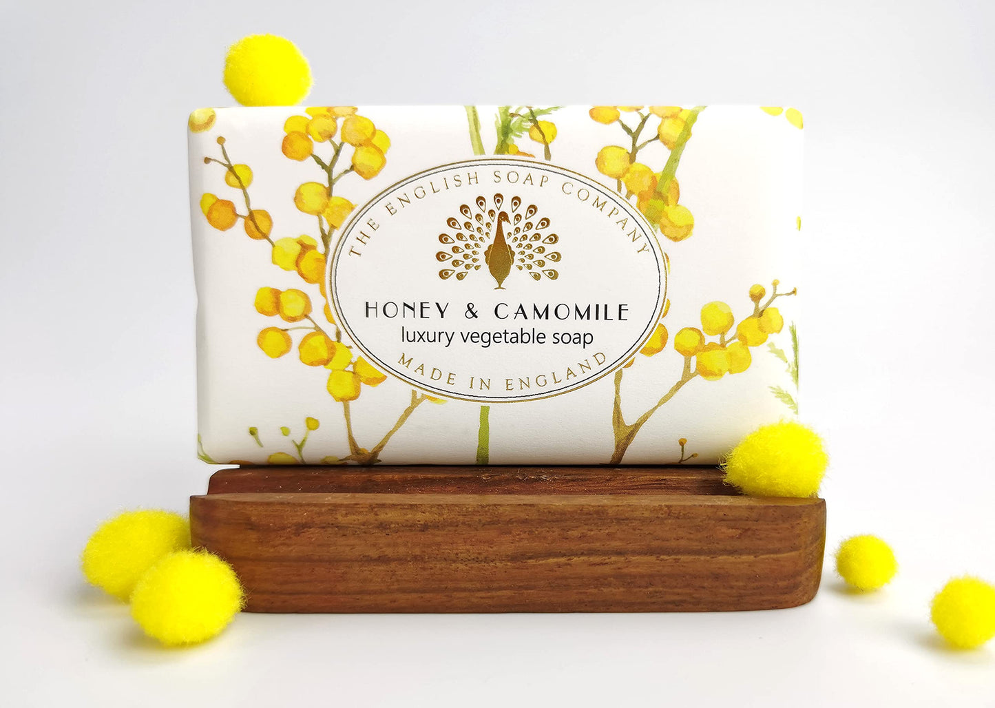 The English Soap Company Vintage Wrapped Soap Bar, Luxury Honey & Chamomile Shea Butter Soap Bar, Moisturising Soap Bar for Face and Body, Honey & Chamomile Scent 190g