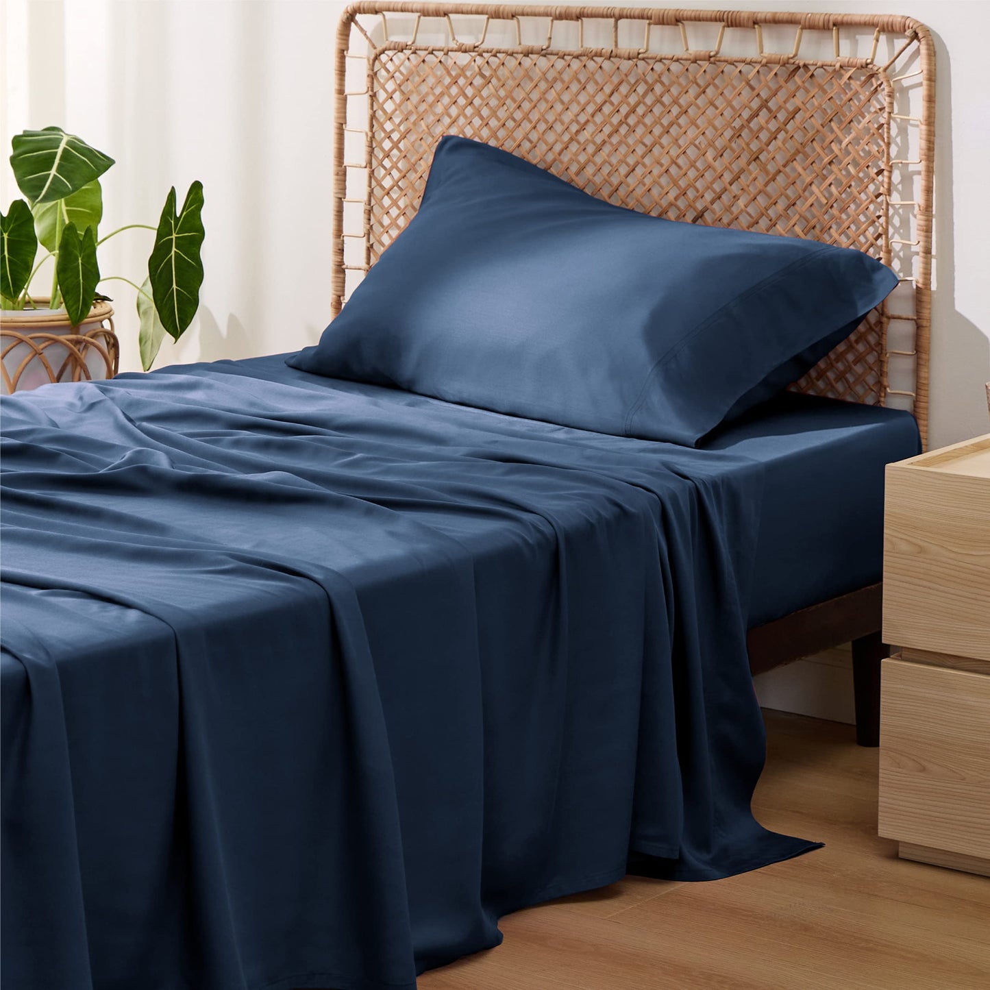 Bedsure Twin Sheets Set, Cooling Sheets Twin Size Bed Set, Rayon Derived from Bamboo, Twin Size Sheets, Breathable & Soft Bed Sheets, Hotel Luxury Silky Bedding Sheets & Pillowcases, Navy