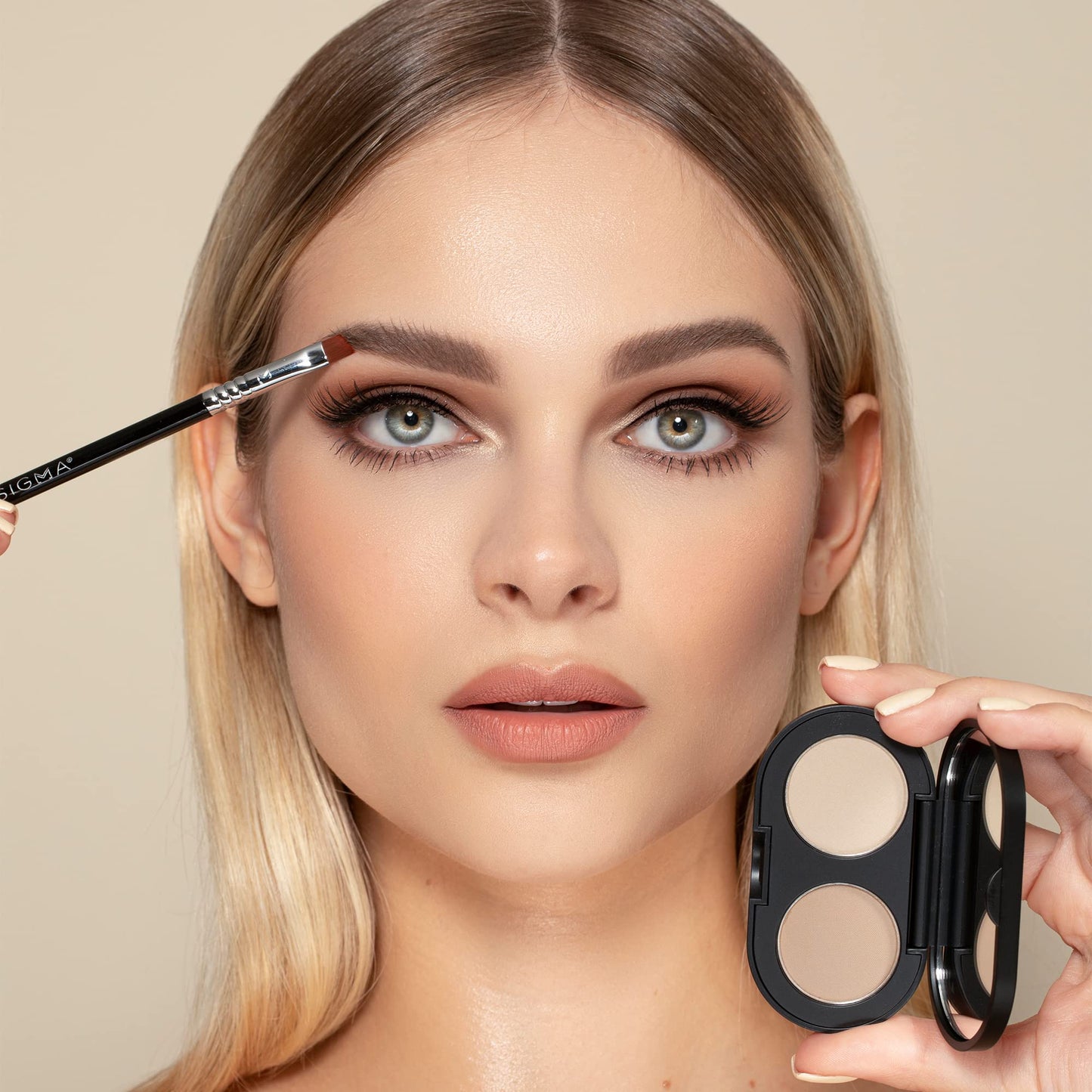 Sigma Beauty Color + Shape Brow Powder Duo - Eye Brow Palette for Natural, Defined Brows - Dark and Light Brow Powder to Tint and Highlight - Vegan, Paraban Free, Sulfate Free - Dark