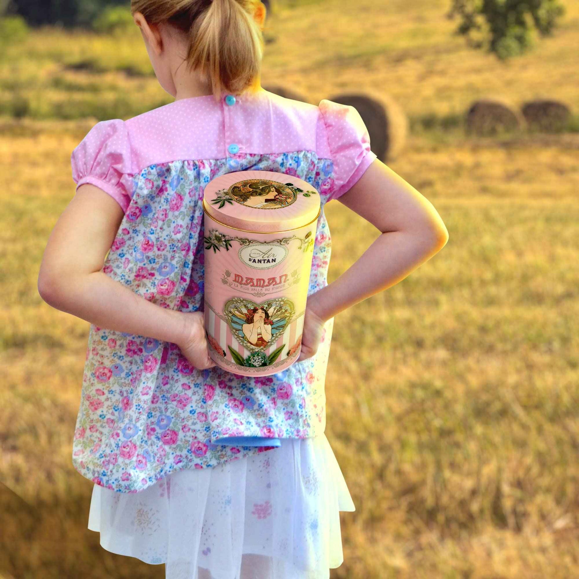 Un Air d'Antan Spa Gifts for Women - Gift Basket with Hand Cream, Rose Scented - 4 Products in Tall Tin