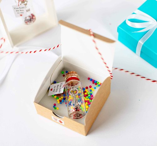 Anniversary Gifts for Him and Her - Romantic Present for Boyfriend or Girlfriend - Personalized I Love You Gift for Wife and Girlfriend (You Hold the Key to My Heart)