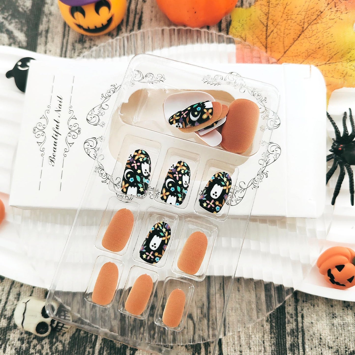 Halloween Press on Nails Short Oval Fake Nails Matte Designs False Nails Press ons with Cute Ghost Pattern Brown Full Cover Glue on Nails for Women Girls Halloween Party Nail Art Decoration 24 Pcs