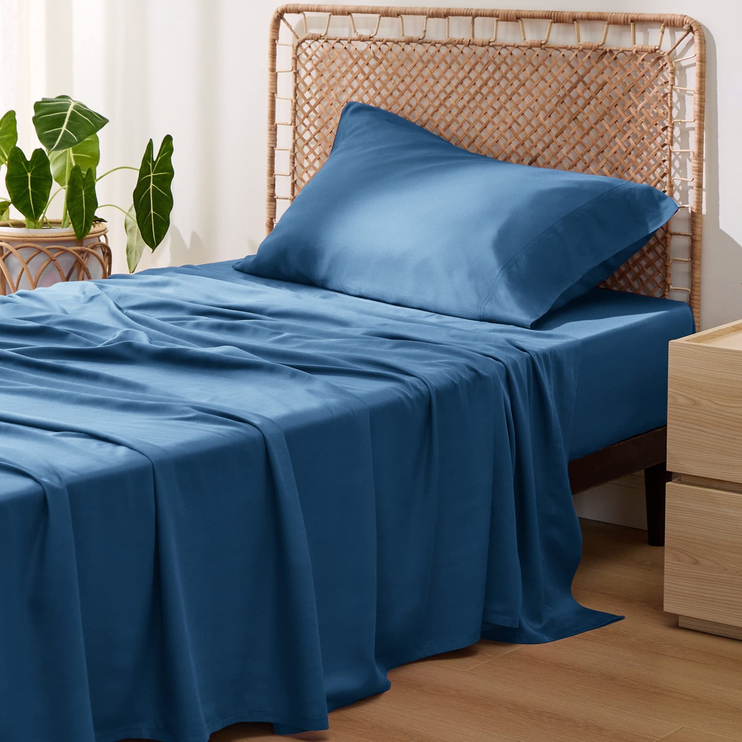 Bedsure Twin Sheets Set, Cooling Sheets Twin Size Bed Set, Rayon Derived from Bamboo, Twin Size Sheets, Breathable & Soft Bed Sheets, Hotel Luxury Silky Bedding Sheets & Pillowcases, Peacock Blue