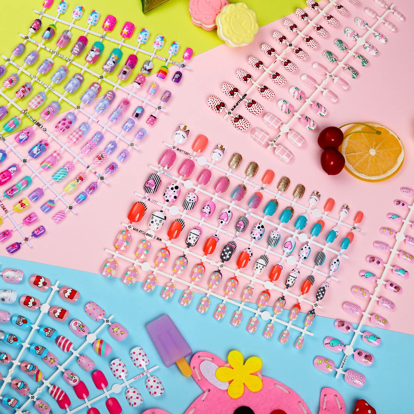 432 Pieces 19 Sets Children False Nail Kid Fake Nail Tips Short Artificial Full Cover Cute Fingernails for Little Girls Present Nail Decor (Classic Pattern)