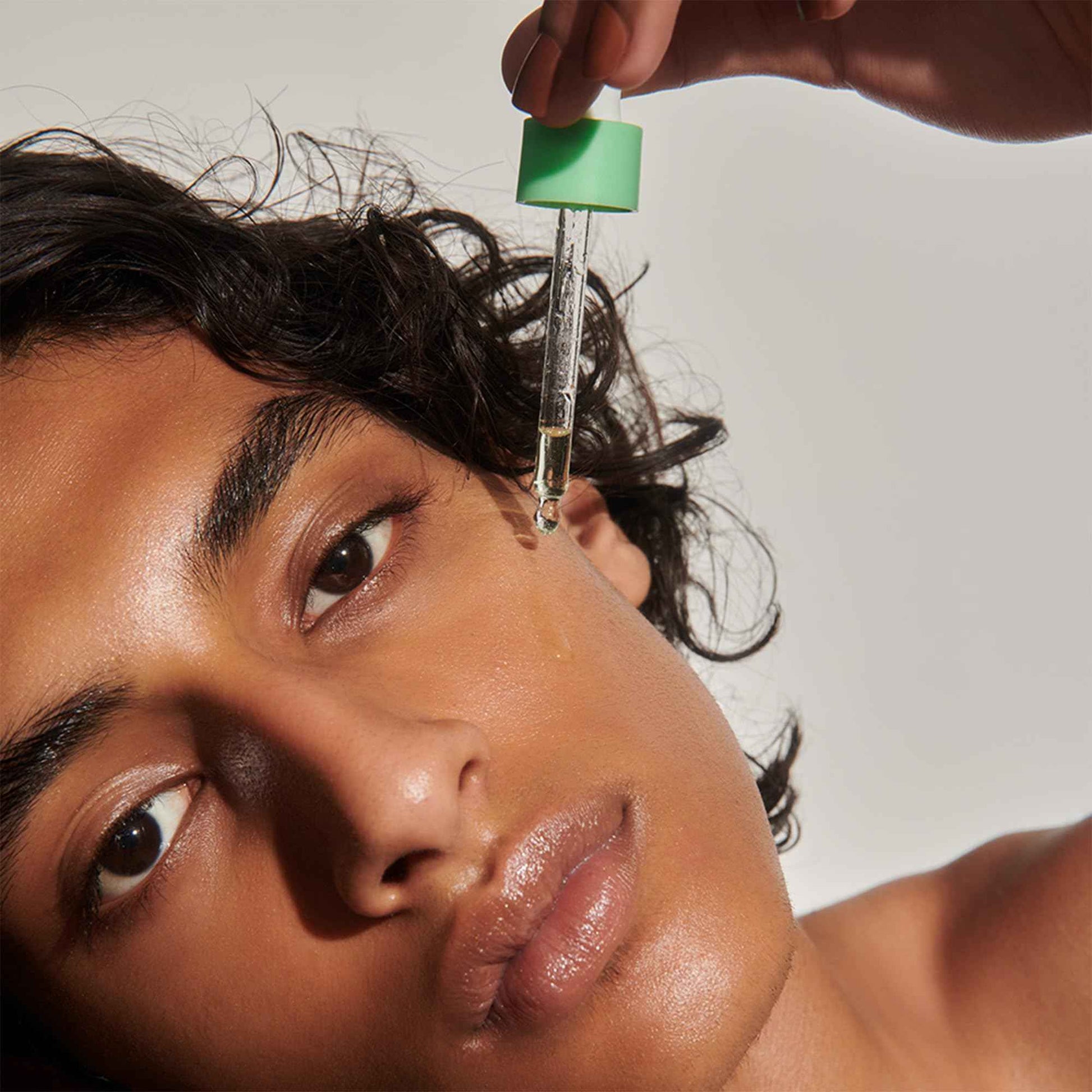 good light Alphabet Oil. Lightweight & Non-Greasy For Oily, Acne Prone Skin. Use Daily For Face, Neck, Chest, & Hands. Made With Vitamin C, Vitamin E, and Jojoba Oil. Vegan Korean Skin Care, 1 Fl. Oz.