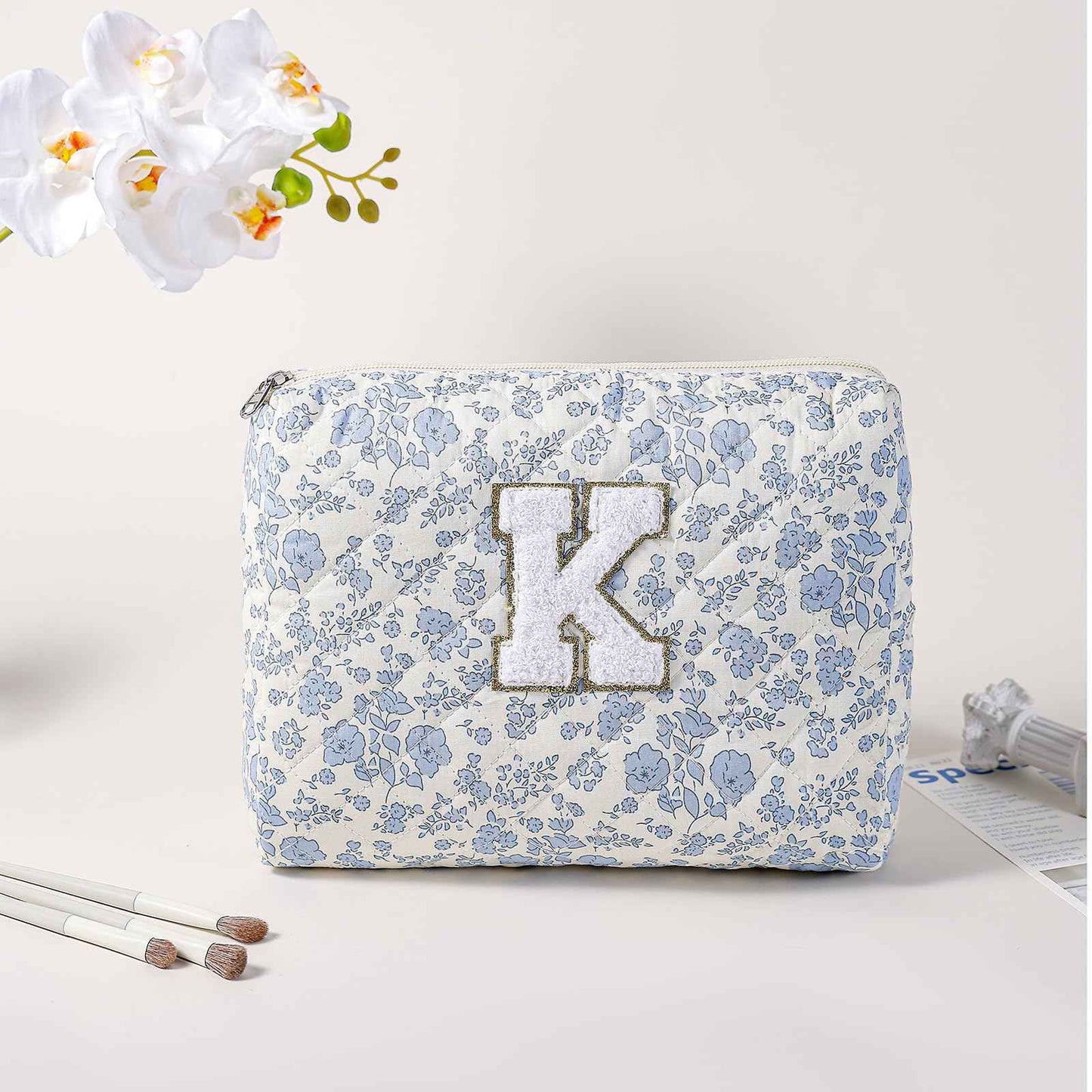 WHHJM Alphabet Makeup Bag Cosmetic Bag for Women, Christmas Gifts for Age 11-18, Personalized Floral Coquette Travel Bag, Trendy Stuff Zipper Make Up Pouch Organizer Bag (Blue Floral K)