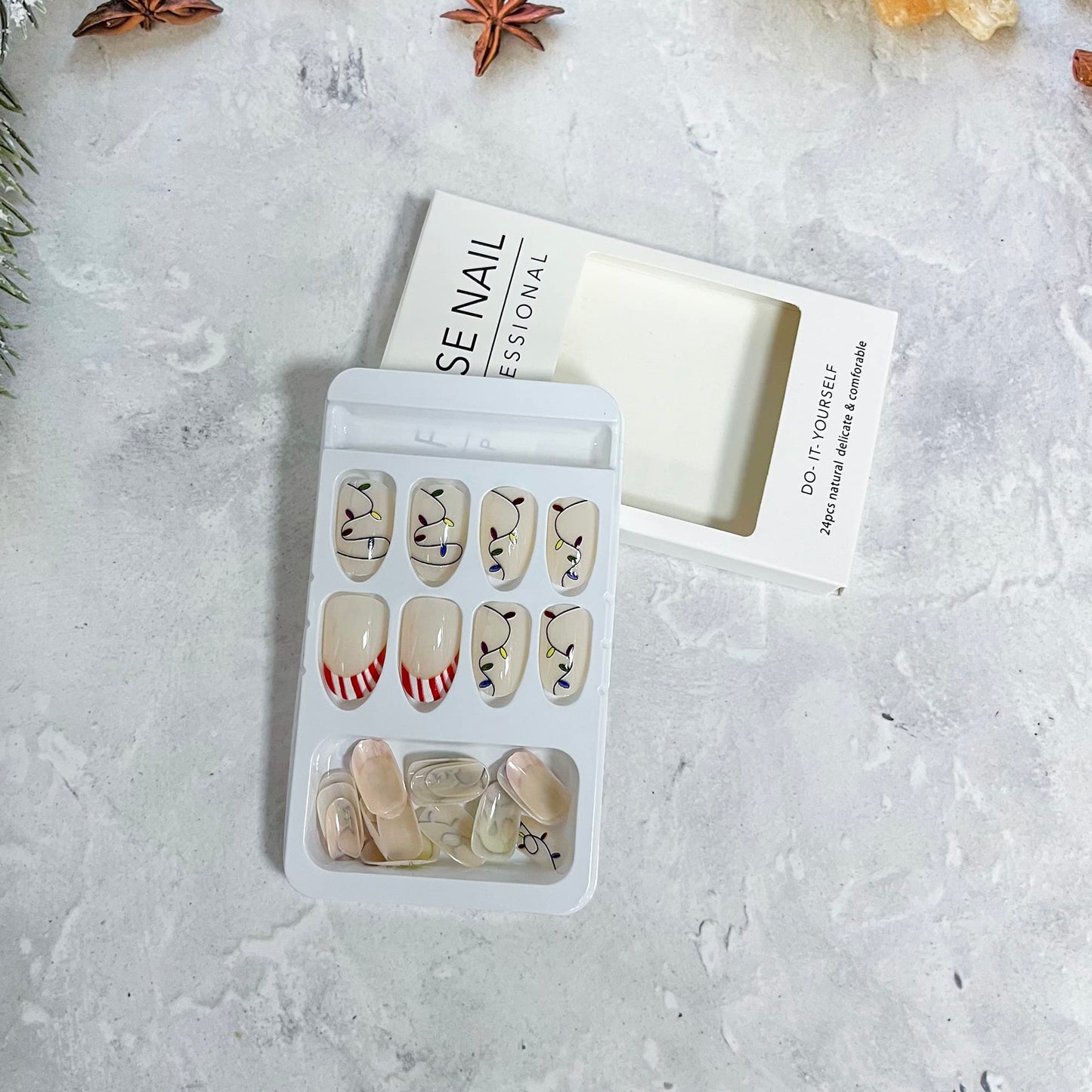 Christmas Press on Nails Short Almond Fake Nails with Design Full Cover Acrylic Nails Winter False Nails with Glue Cute Xmas Artificial Nails Nail Decorations for Women Girls