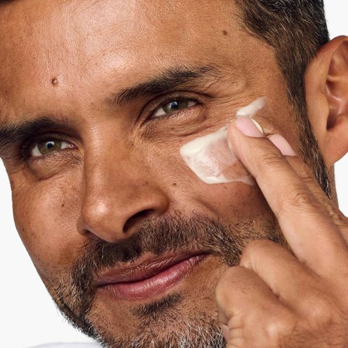 Clinique For Men Moisturizing Face Lotion With Hyaluronic Acid, Urea + Glycerin | Face Moisturizer For Drier Skin Types | Hydrating + Strenghening, 3.4 Fl Oz