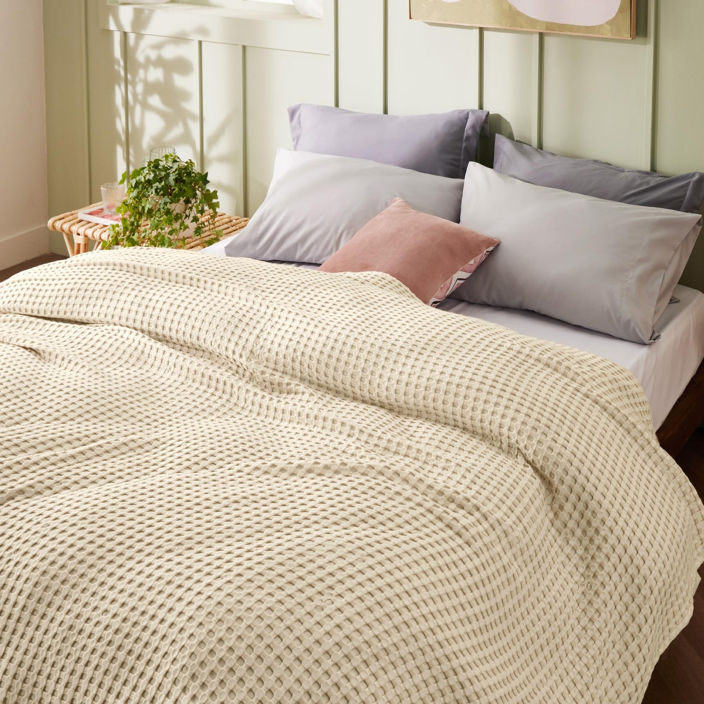 Bedsure Cooling Cotton Waffle Queen Size Blanket - Lightweight Breathable Blanket of Rayon Derived from Bamboo for Hot Sleepers, Luxury Throws for Bed, Couch and Sofa, Beige, 90x90 Inches