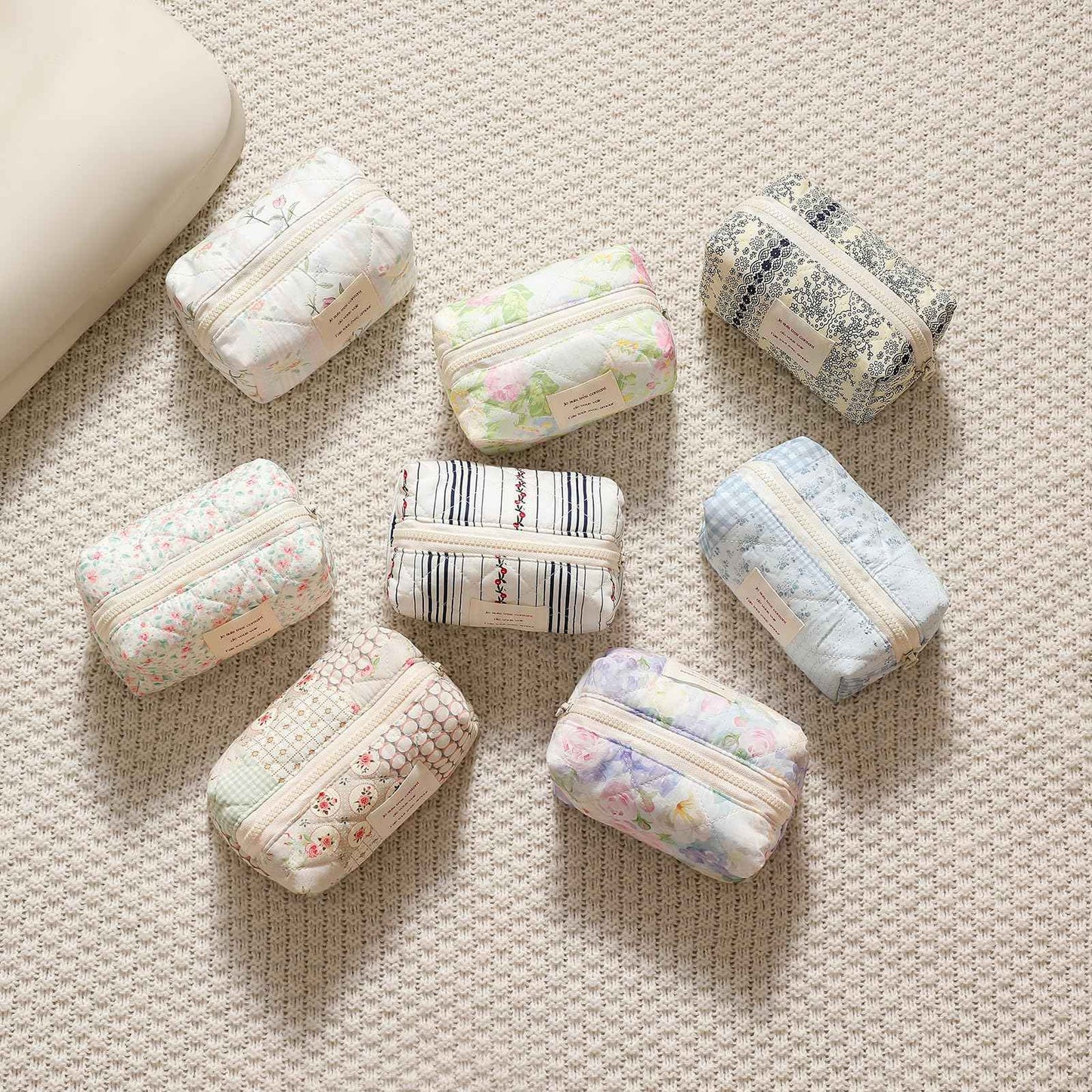 uekeboag Small Cute Floral Quilted Cotton Makeup Bag,Mini Coquette Quilted Cosmetic Pouch with Zipper,Kawaii Travel Toiletry Bags for Purse(01 Blue checked Flower)