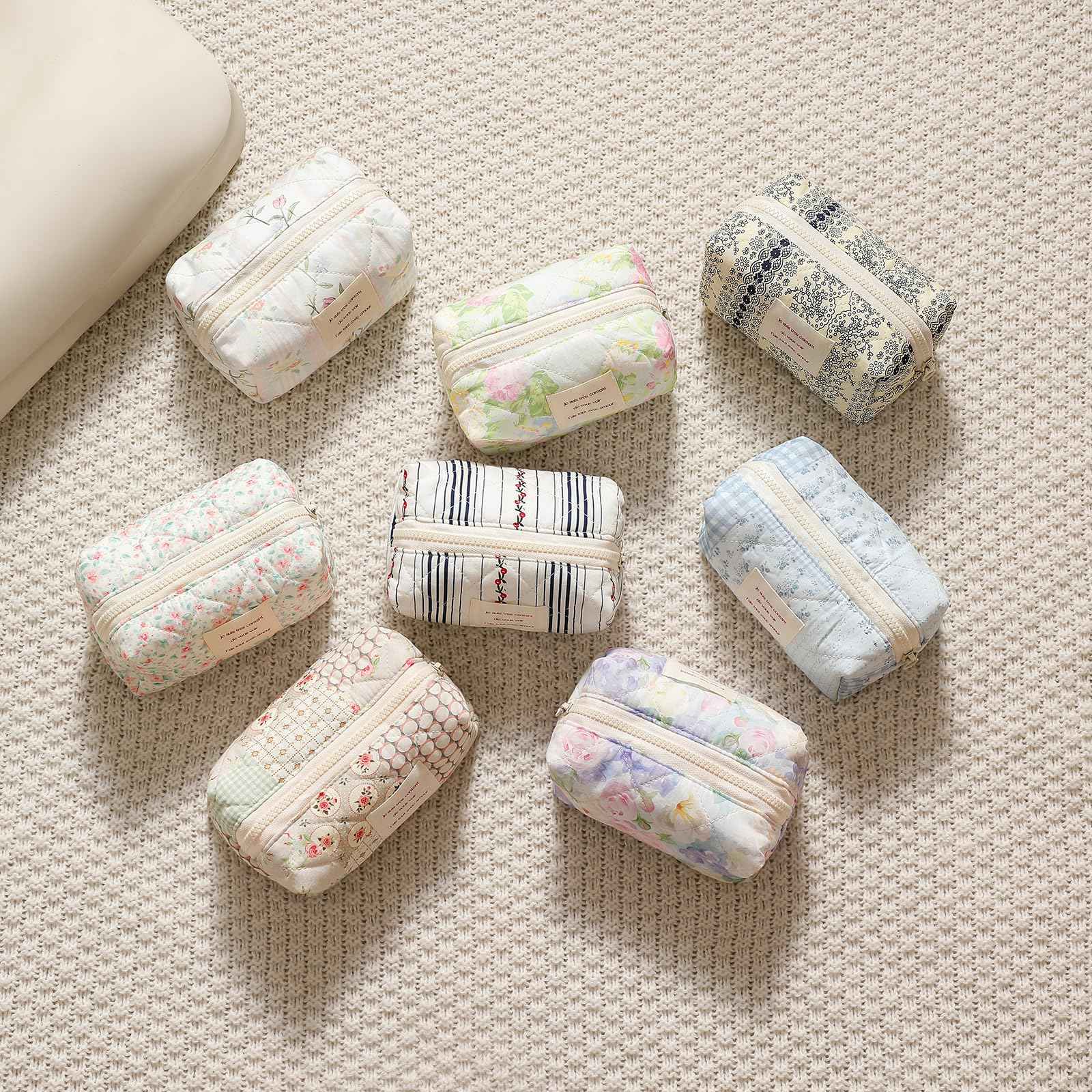 uekeboag Small Cute Floral Quilted Cotton Makeup Bag,Mini Coquette Quilted Cosmetic Pouch with Zipper,Kawaii Travel Toiletry Bags for Purse(01 Blue checked Flower)