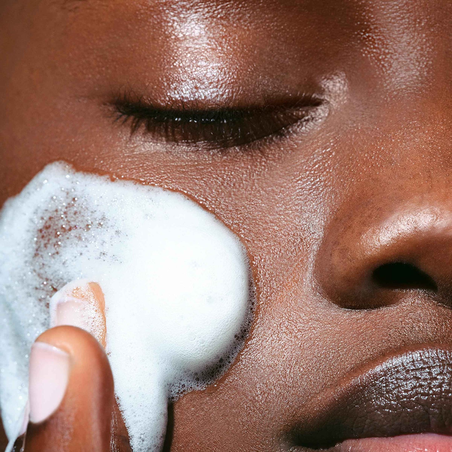 Clarins Gentle Renewing Cleansing Mousse | Cleanses, Gently Exfoliates & Refreshes | Foaming Mousse |Soap-No|SLS-No | Dermatologist Tested | Exfoliating Tamarind Pulp Extract Rich In AHAs | 5.5 Oz