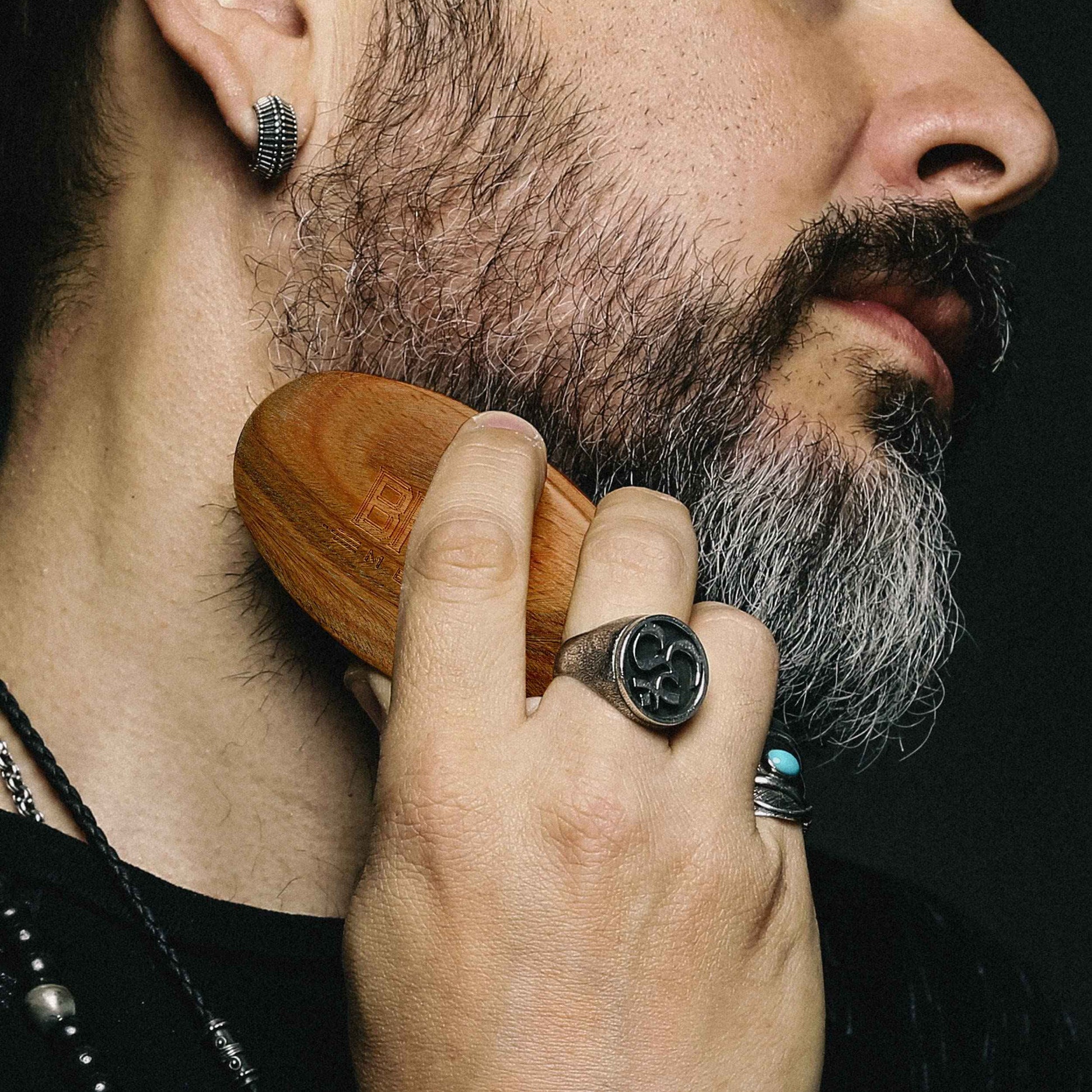 BRV MEN Beard Brush | Firm Boar Bristles | First-Cut Boar Hair Bristles | The Ideal Gift For Men (Green Sandalwood)