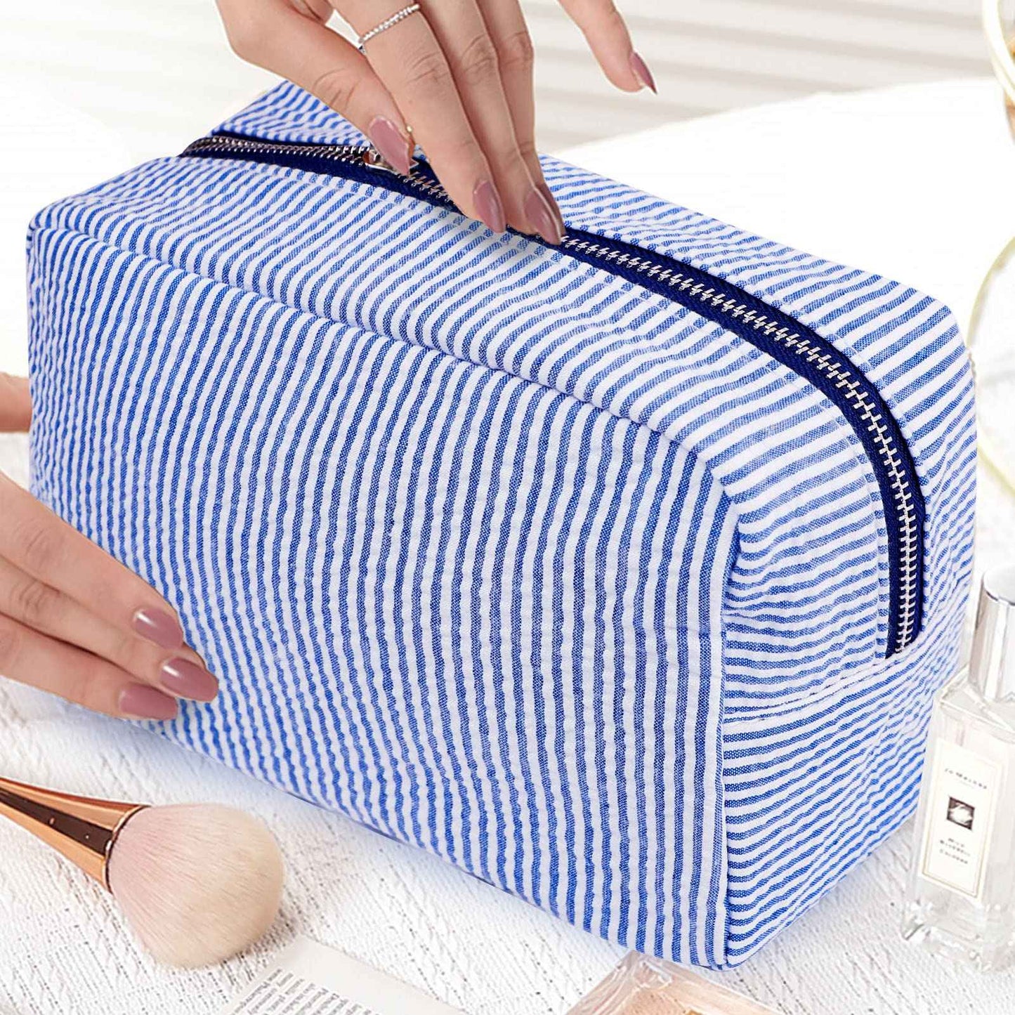 Seersucker Cosmetic Bag, Large Makeup Pouch Travel Toiletry Case with Zipper Closure Seersucker Cosmetic Organizer for Women Girls, Baby Diaper Bag Organizer