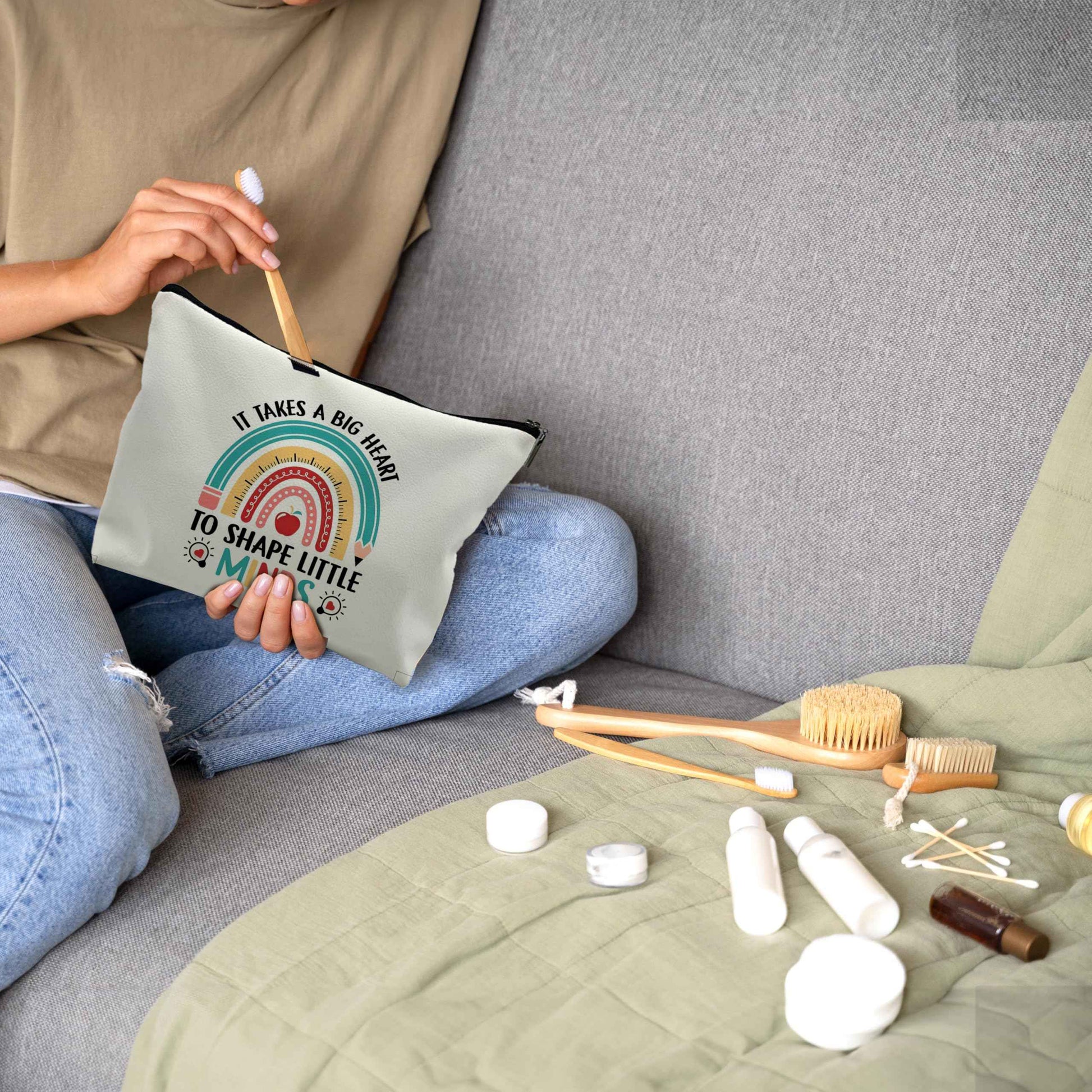 Nogrit Teacher bags,Teacher Makeup Cosmetic Bag,It Takes a Big Heart to Shape Little Minds,teacher tote,Teacher Makeup Toiletry Bag,pu