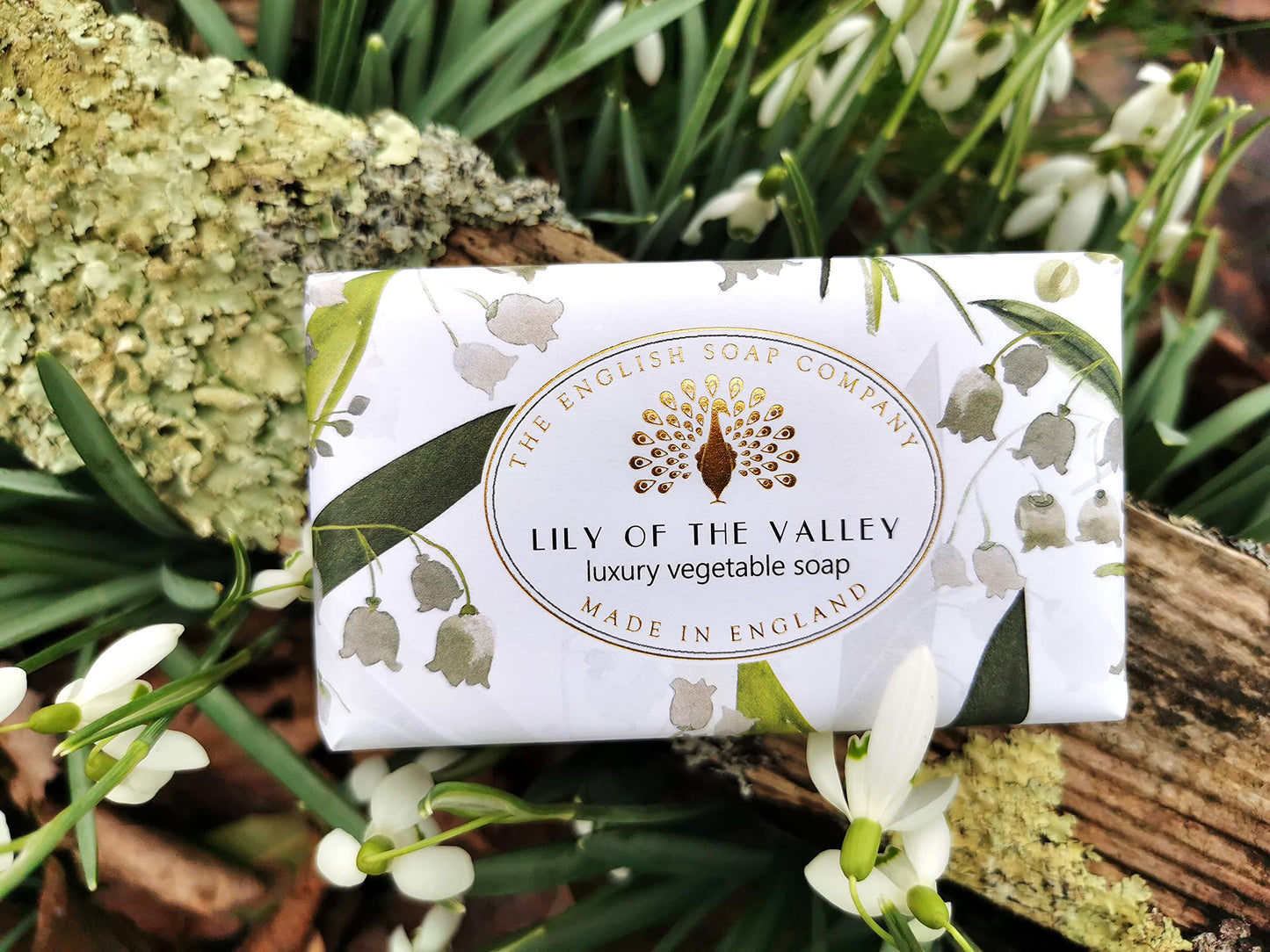 The English Soap Company Vintage Wrapped Soap Bar, Luxury Lily Shea Butter Soap Bar, Moisturising Soap Bar for Face and Body, Lily of the Valley Scent 190g