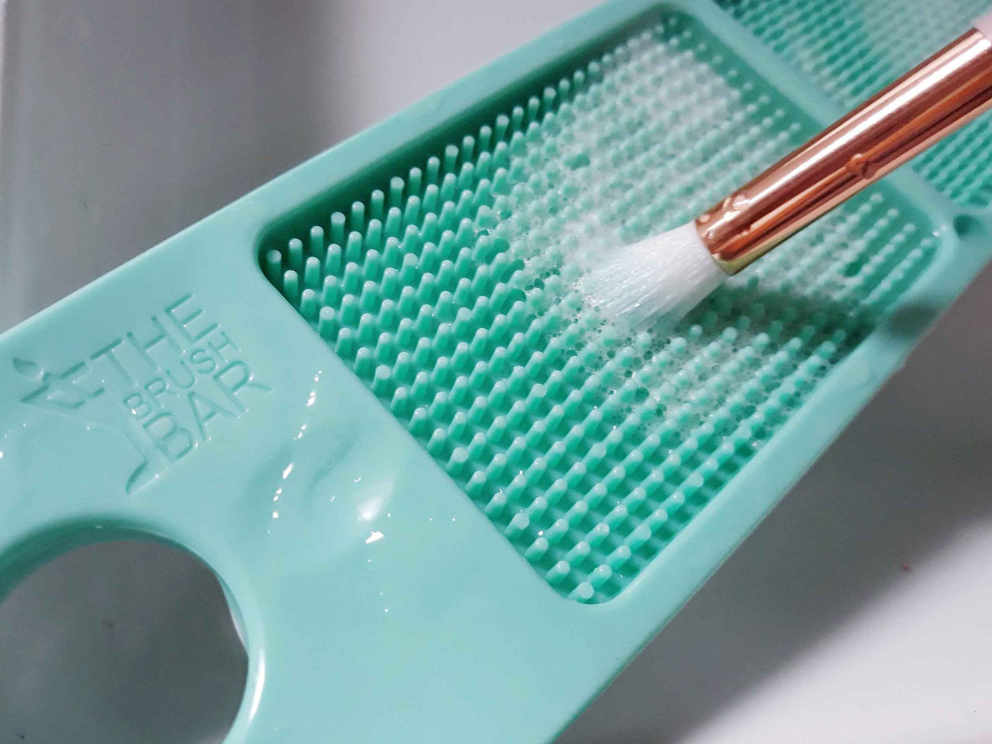 Mat Makeup Brush Cleaner - Exfoliating Pad for Deep Cleaning Foundations Brushes