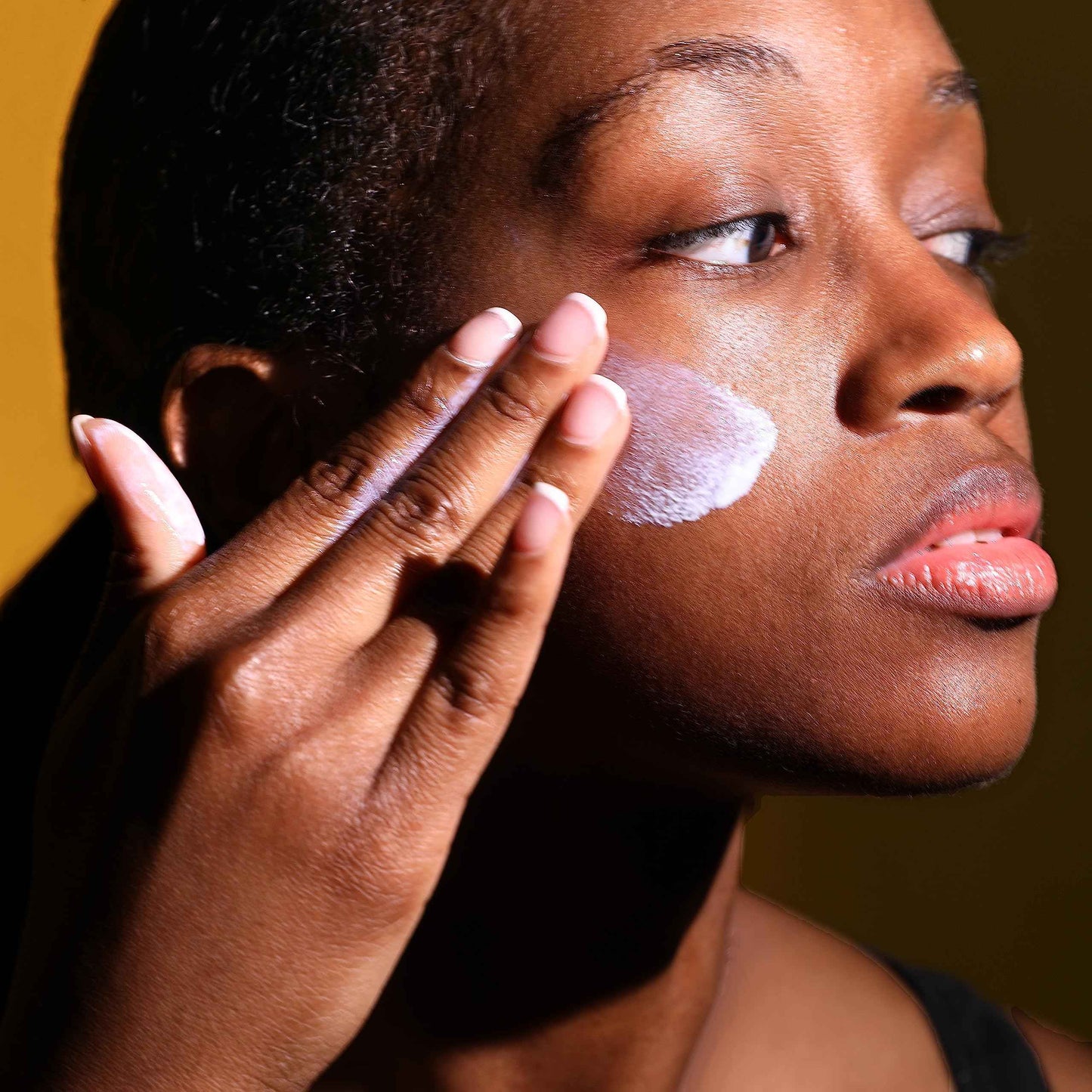 Biosolis Sun Spray SPF 30 - Sunscreen Spray Conditions the Face and Body - Mineral-Based Filters - Protects Against Harmful Rays - Ideal for Tanned Skin - No White Marks - Non-Greasy - Vegan - 3.4 oz