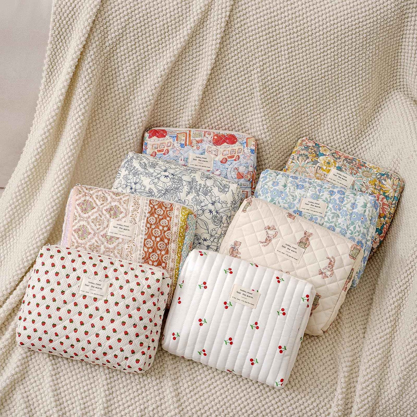 uekeboag Quilted Cotton Makeup Bag,Coquette Quilted Toiletry Bag for Women and Girls,Floral Coquette Pouch,Cute Kawaii Travel Cosmetic Bags(White Bear)